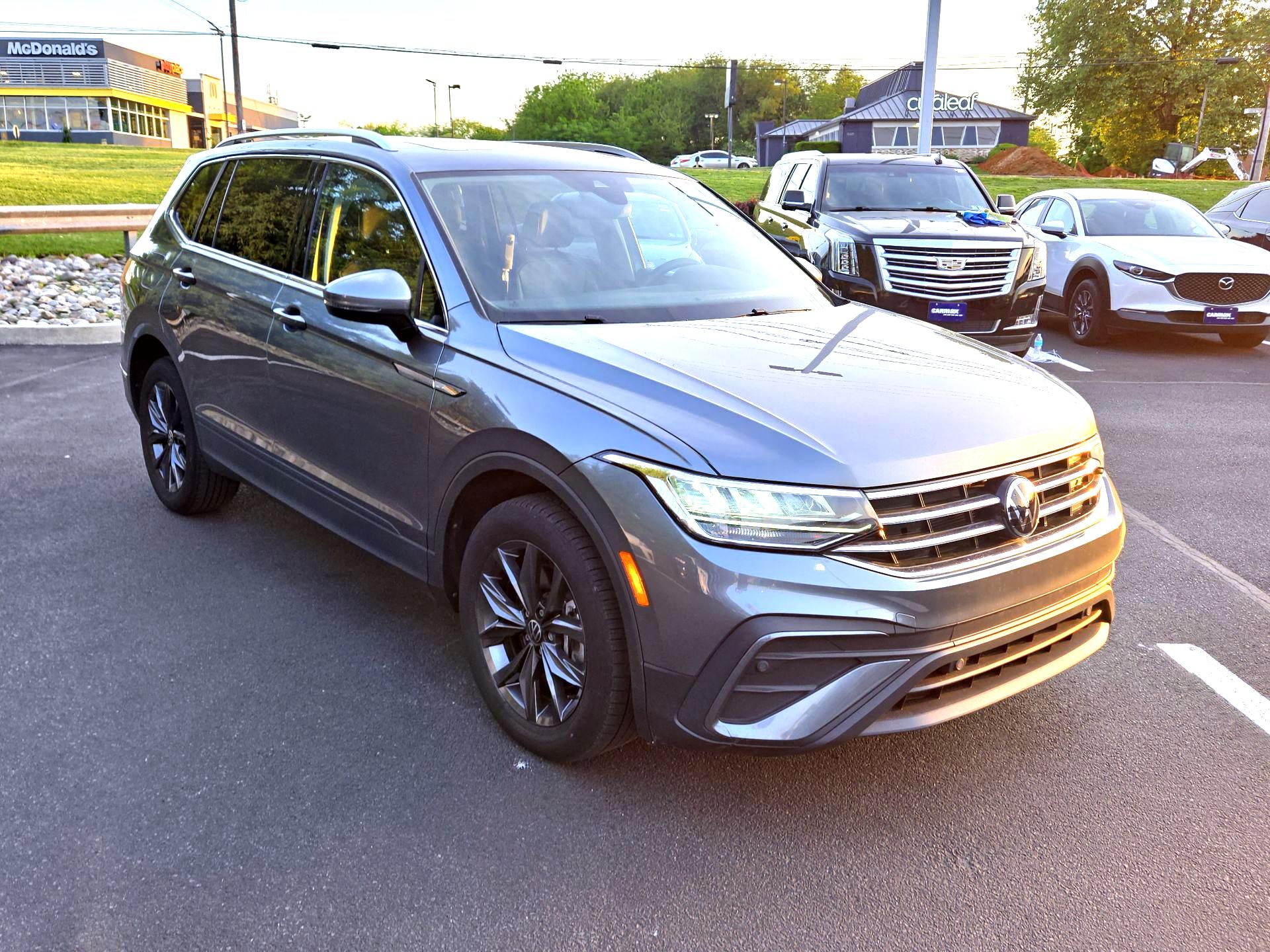 Thumbnail: 2023 Volkswagen Tiguan - 1