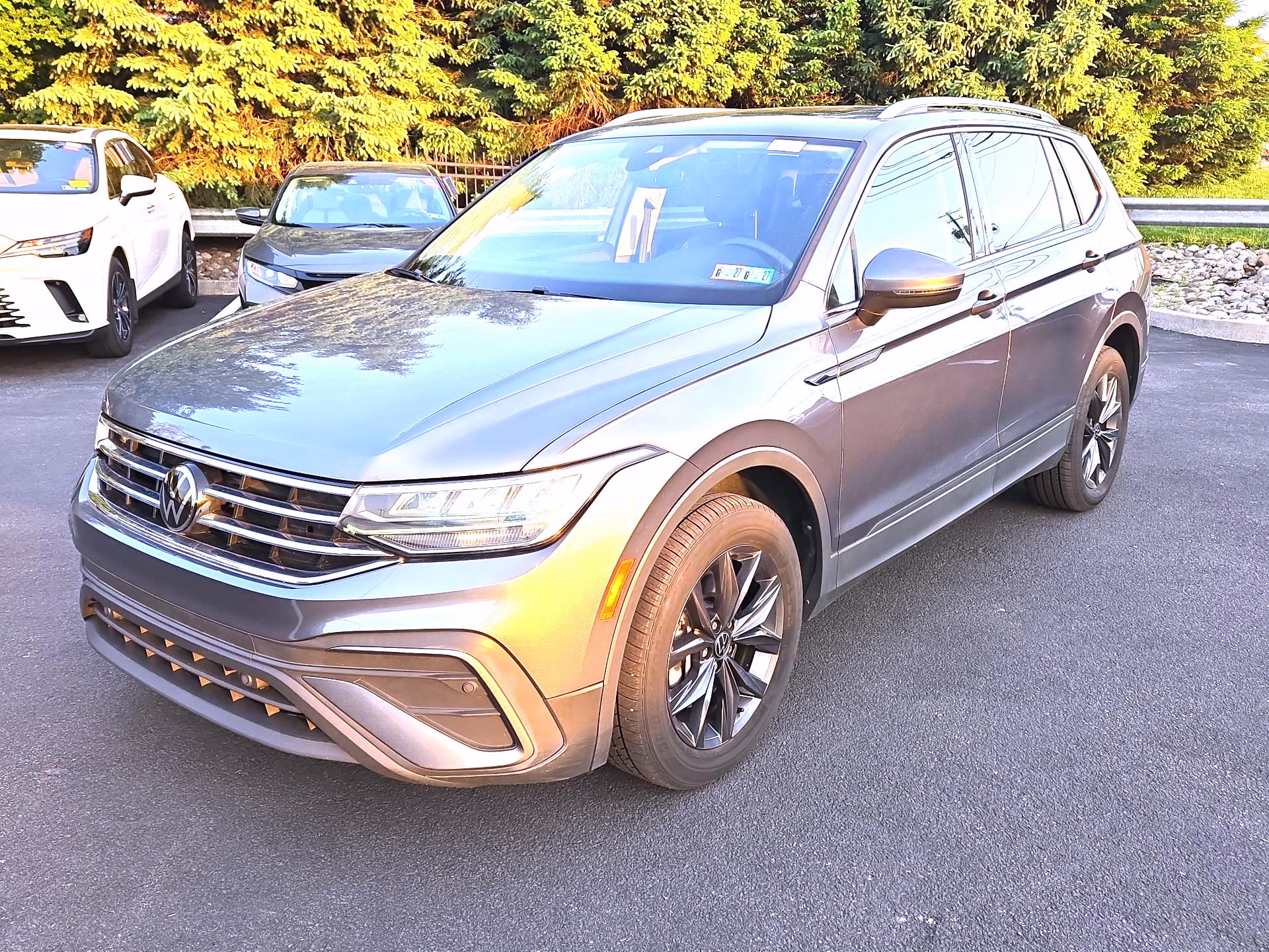 Thumbnail: 2023 Volkswagen Tiguan - 3