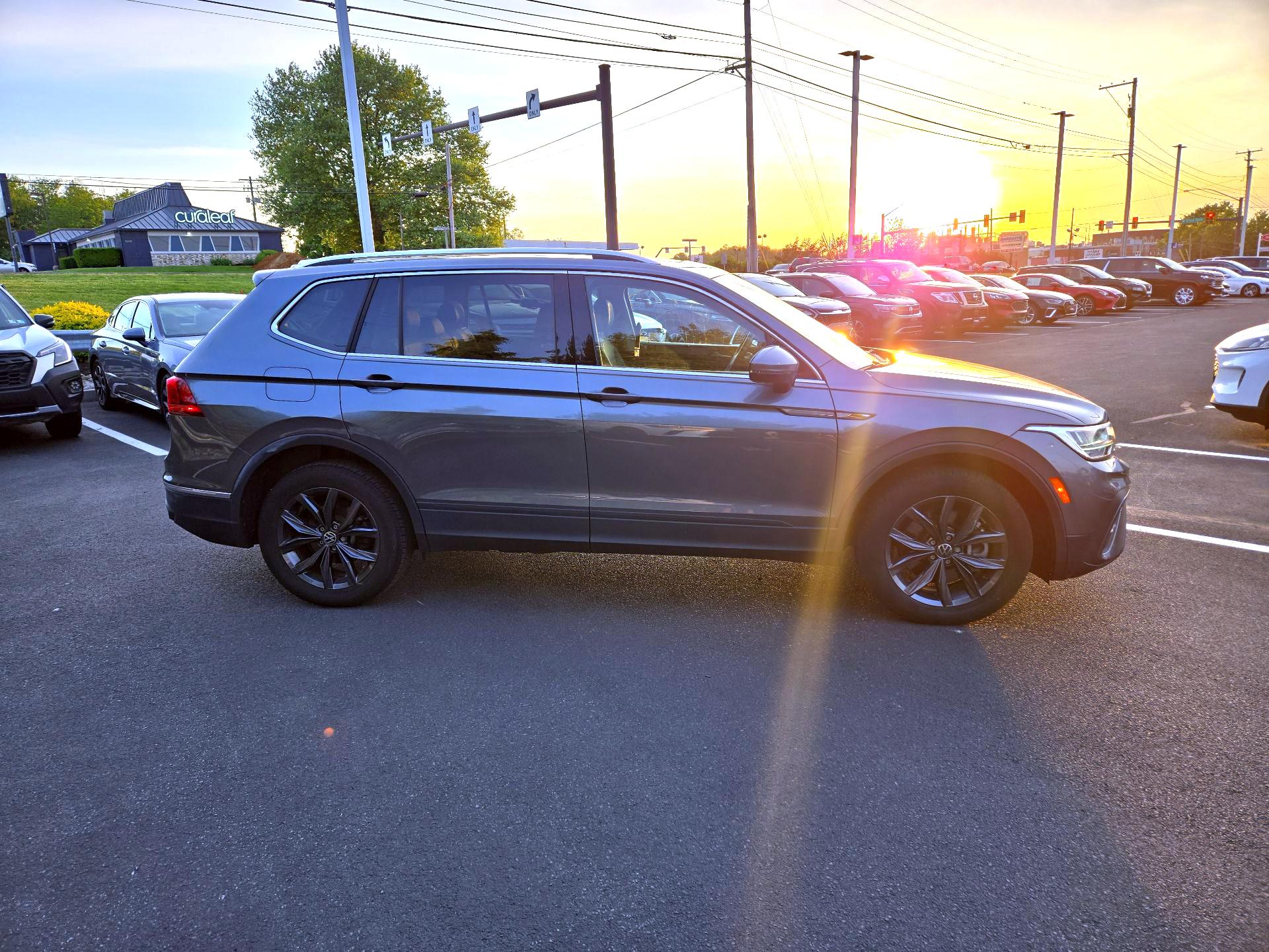 Thumbnail: 2023 Volkswagen Tiguan - 4