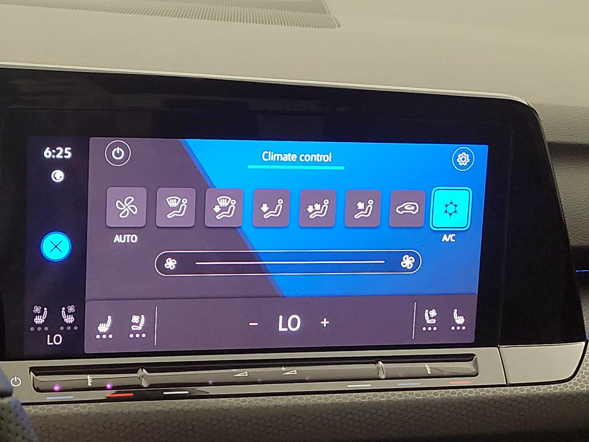 Thumbnail: 2024 Volkswagen Golf - 16