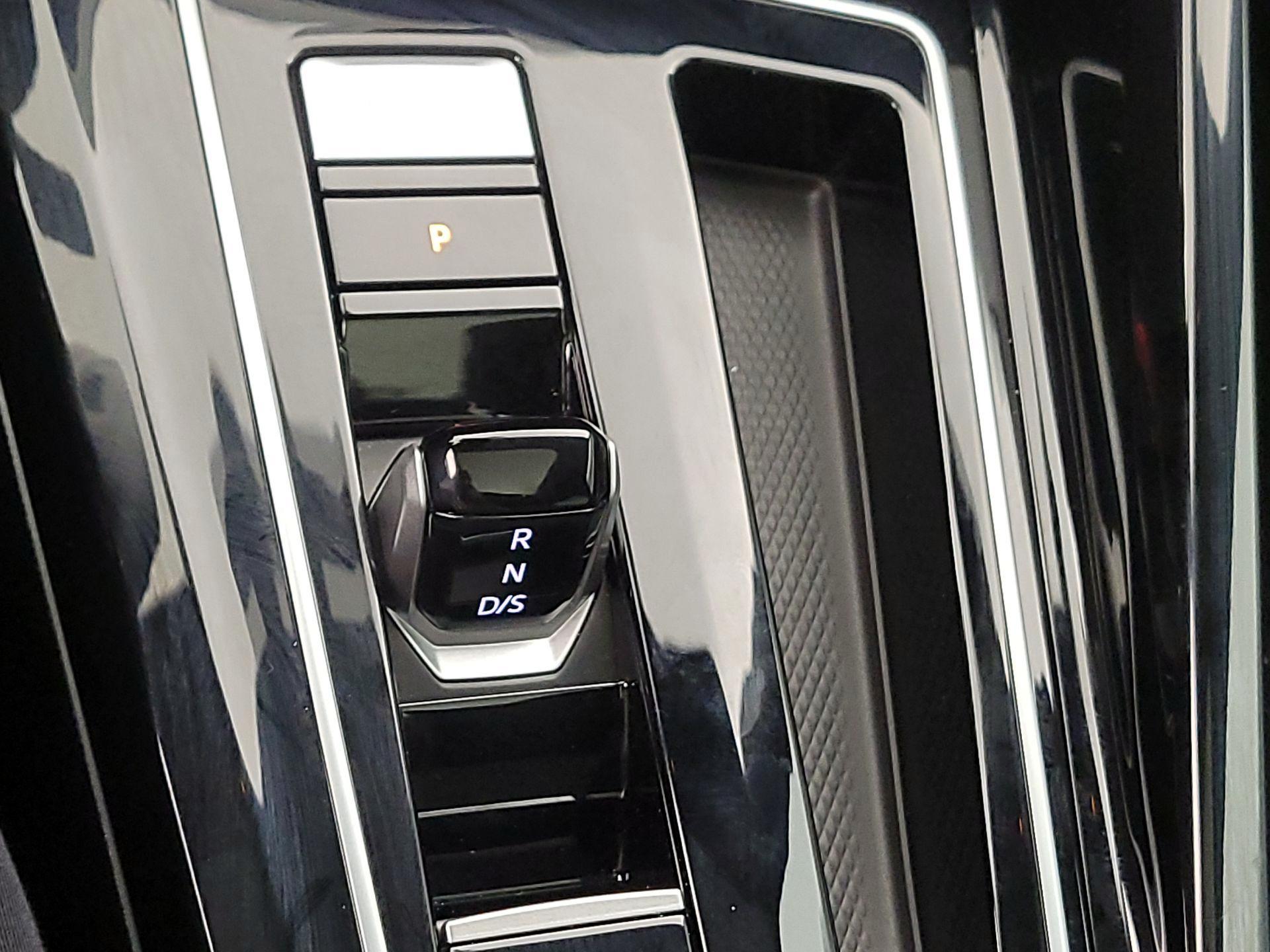 Thumbnail: 2024 Volkswagen Golf - 17