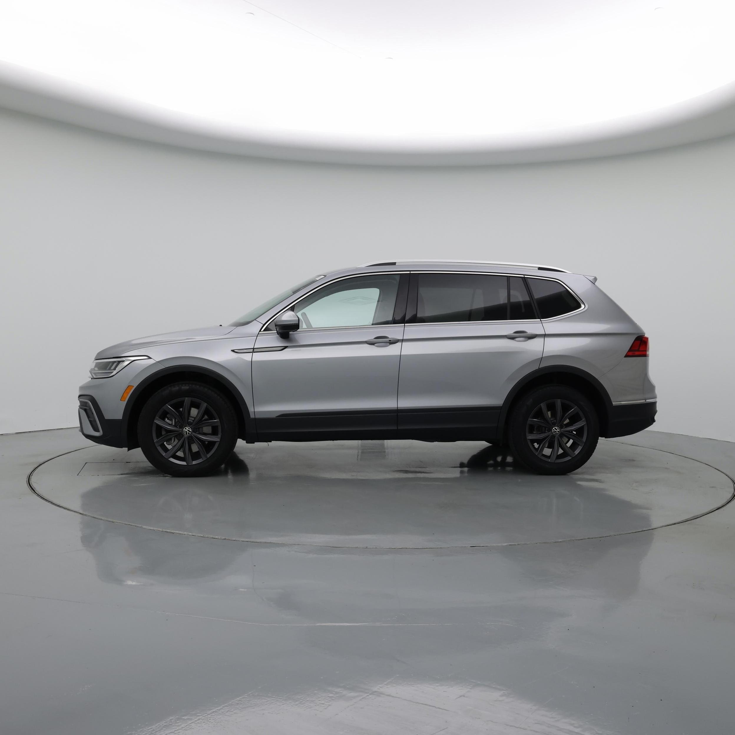 Thumbnail: 2024 Volkswagen Tiguan - 3