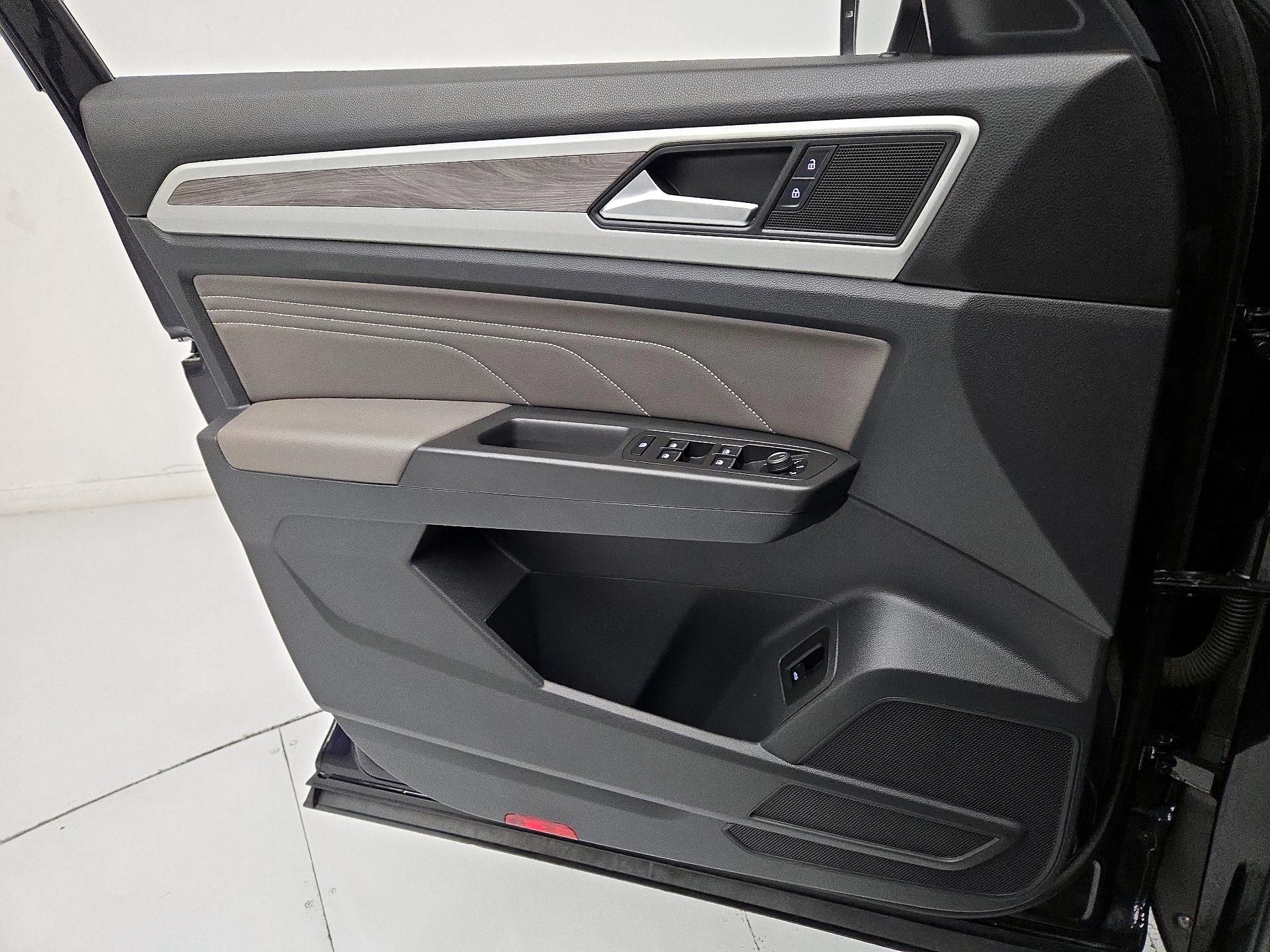 Thumbnail: 2022 Volkswagen Atlas - 12