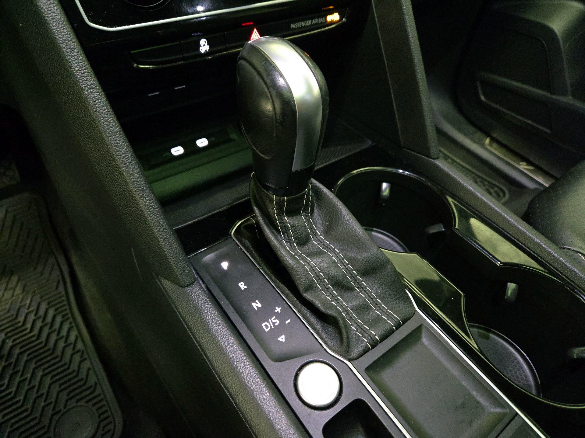 Thumbnail: 2022 Volkswagen Atlas - 17