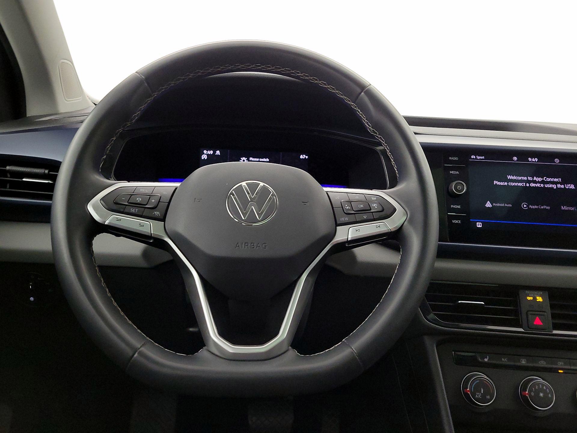 Thumbnail: 2022 Volkswagen Taos - 10