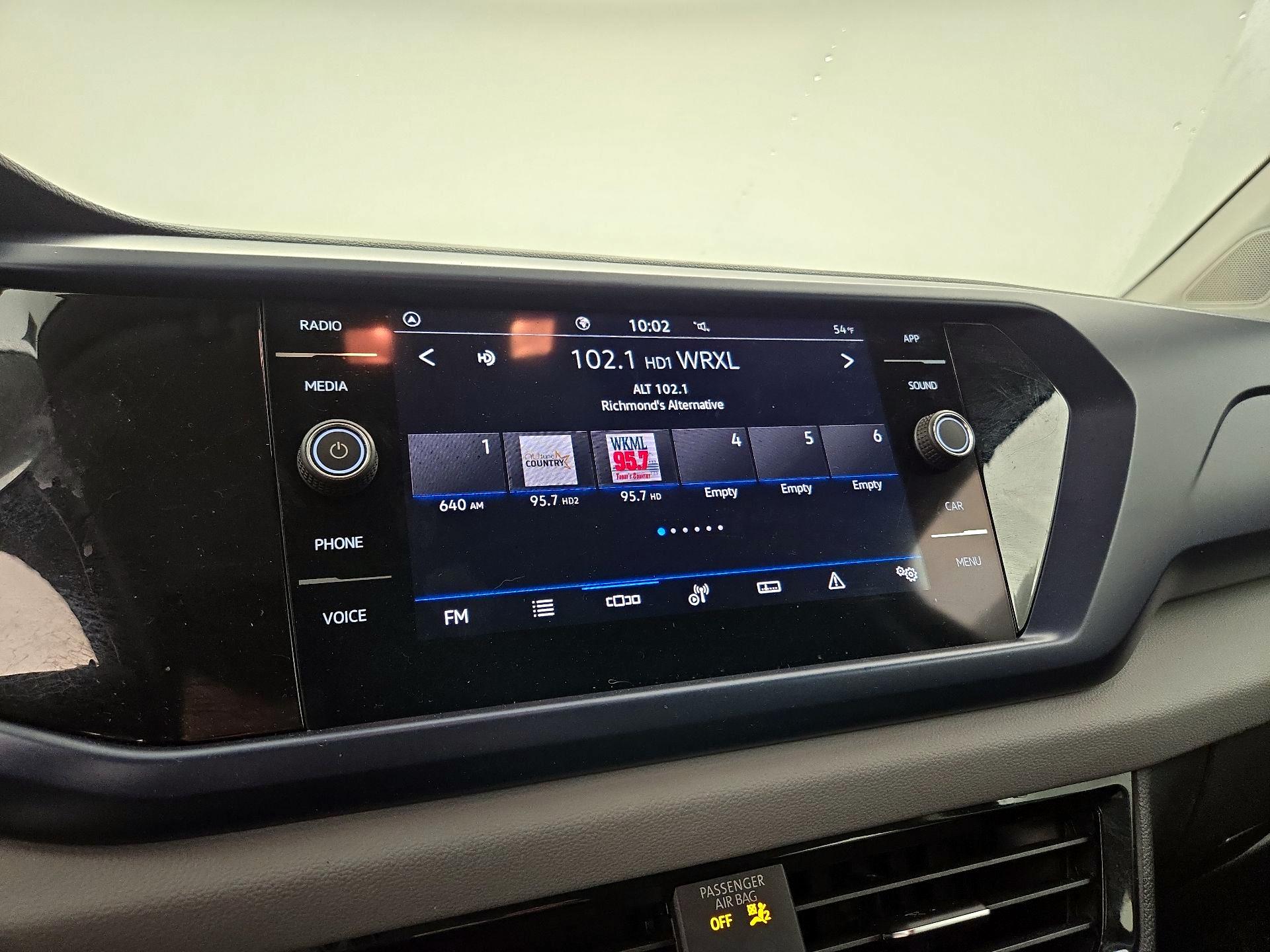 Thumbnail: 2023 Volkswagen Taos - 15