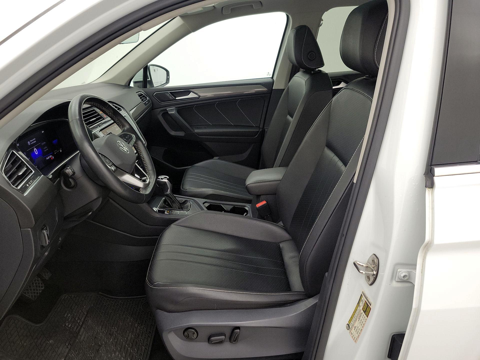 Thumbnail: 2022 Volkswagen Tiguan - 11