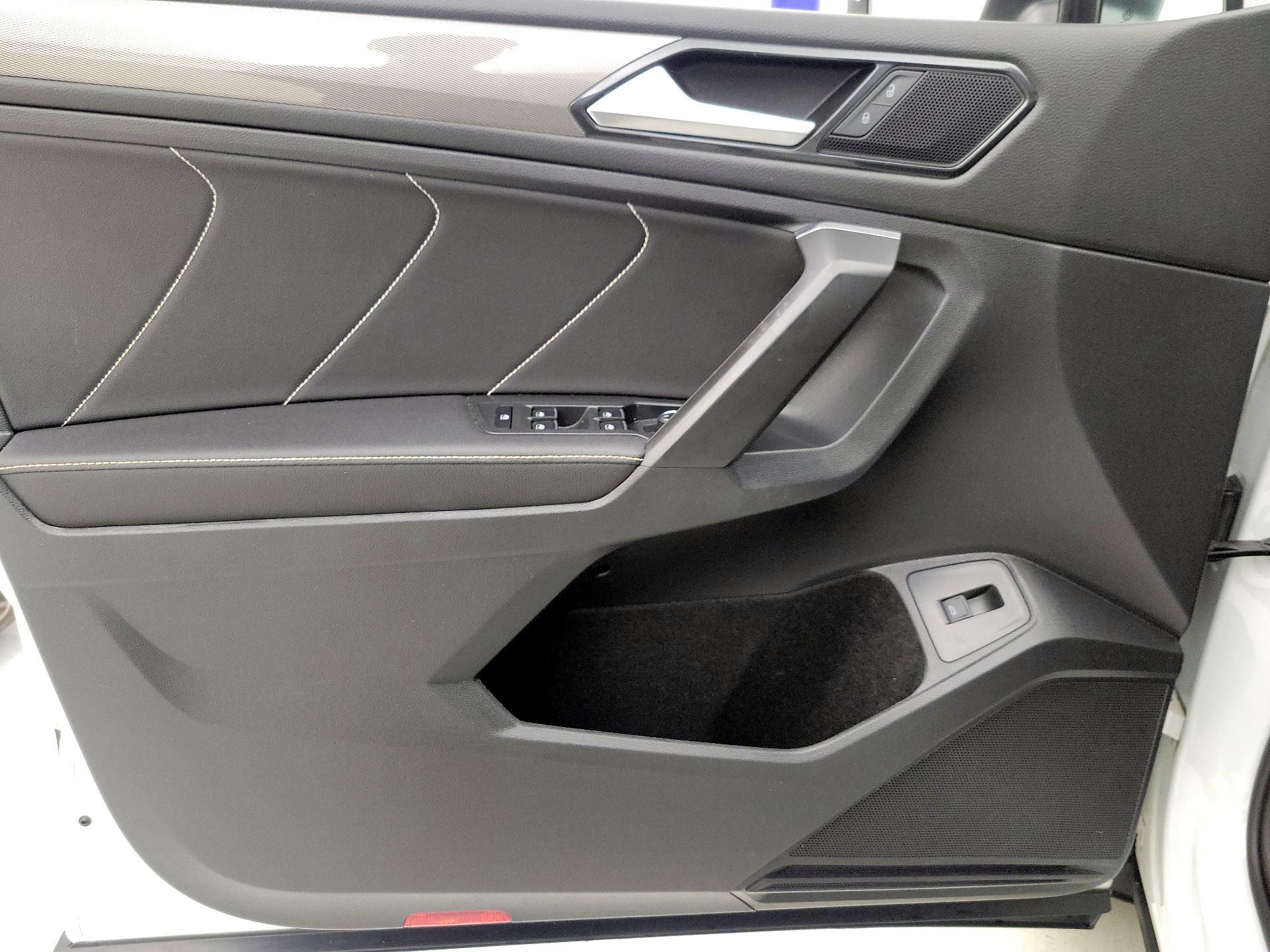 Thumbnail: 2022 Volkswagen Tiguan - 12