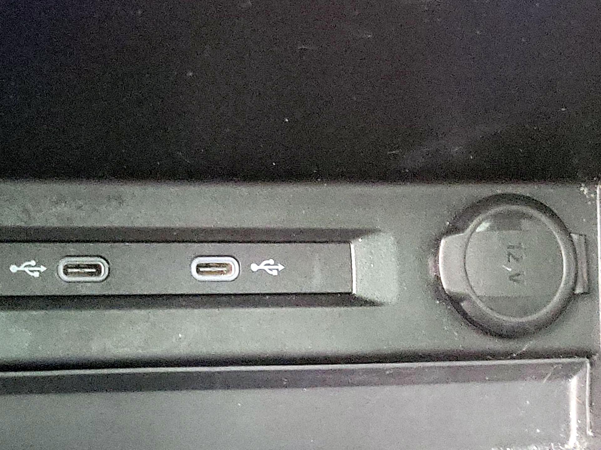 Thumbnail: 2022 Volkswagen Tiguan - 18