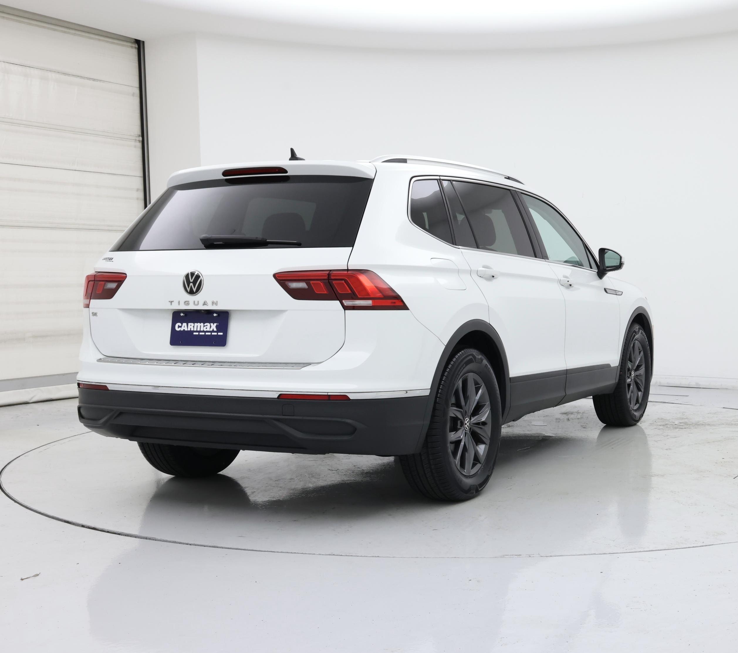 Thumbnail: 2022 Volkswagen Tiguan - 8