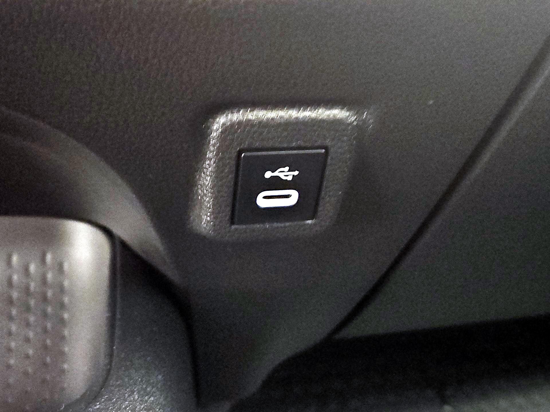 Thumbnail: 2025 Toyota Corolla - 18