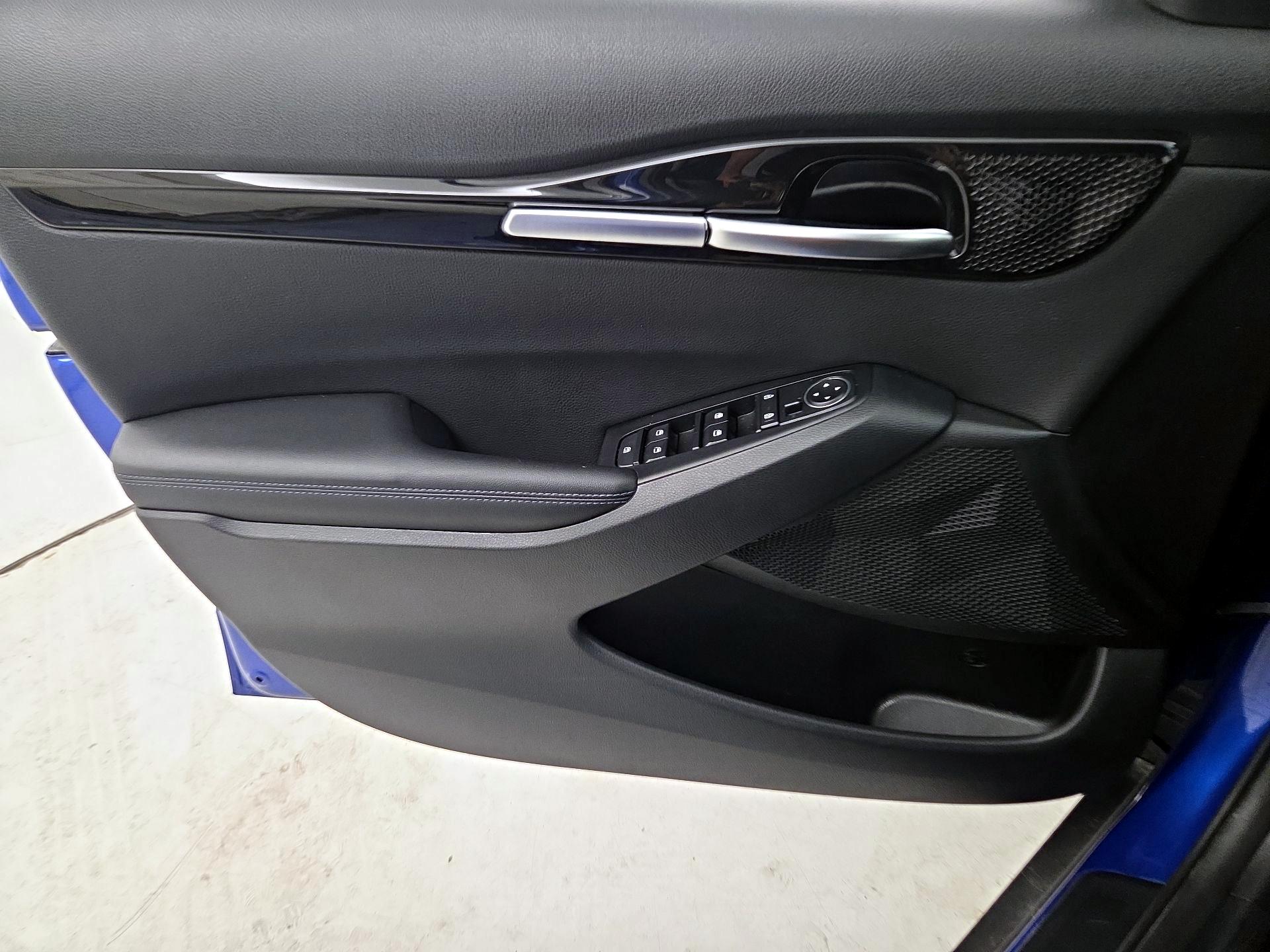 Thumbnail: 2023 Kia Seltos - 10