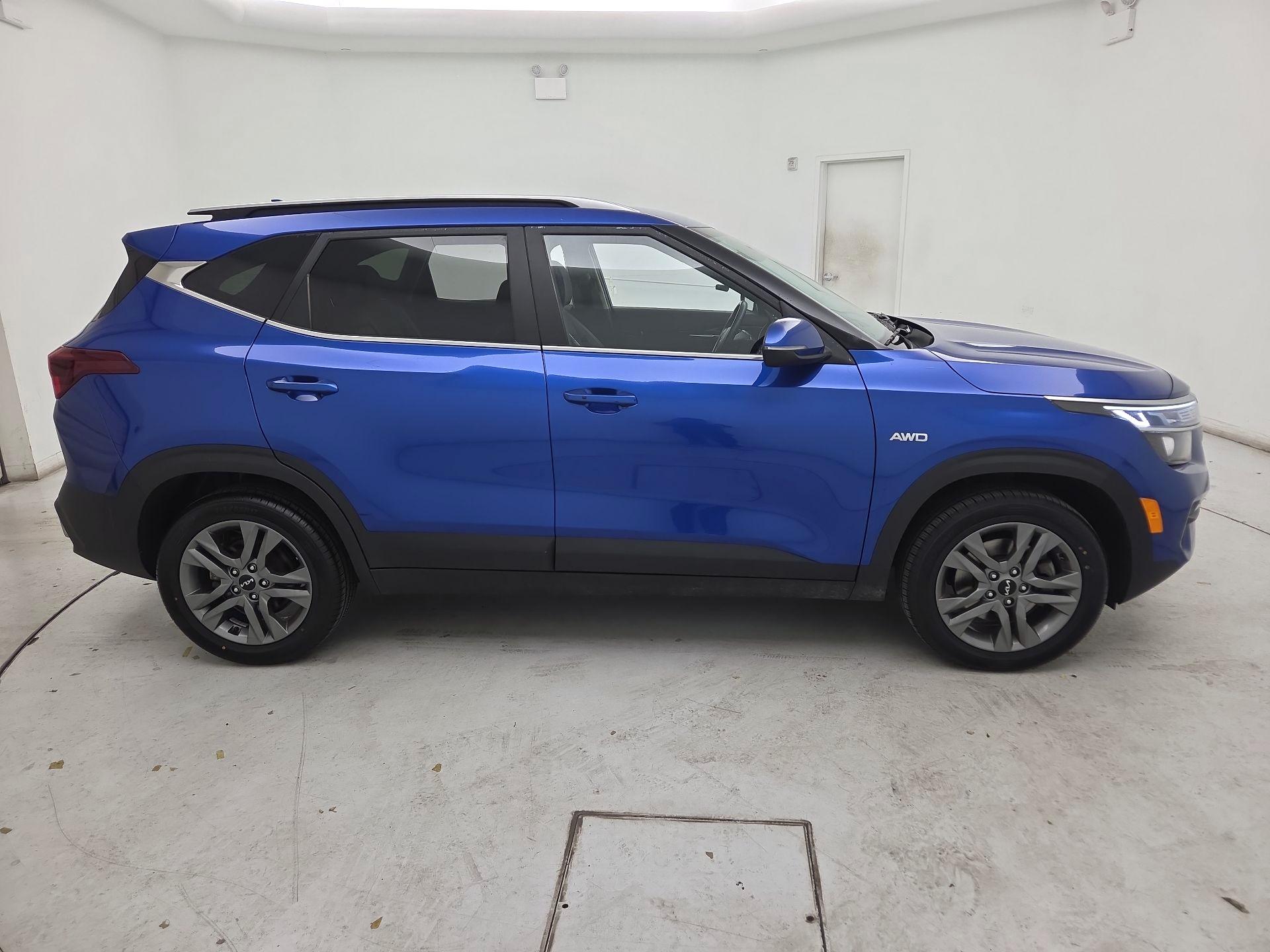 Thumbnail: 2023 Kia Seltos - 4