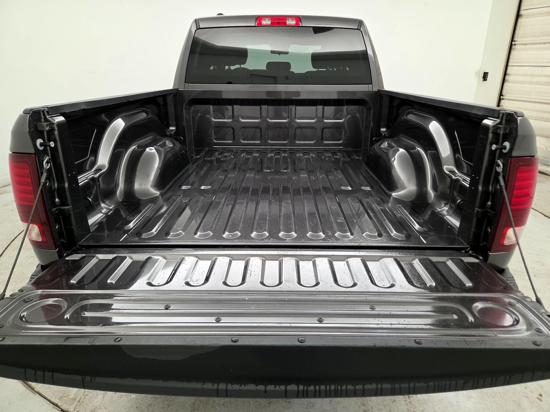 Thumbnail: 2022 RAM 1500 Classic - 18