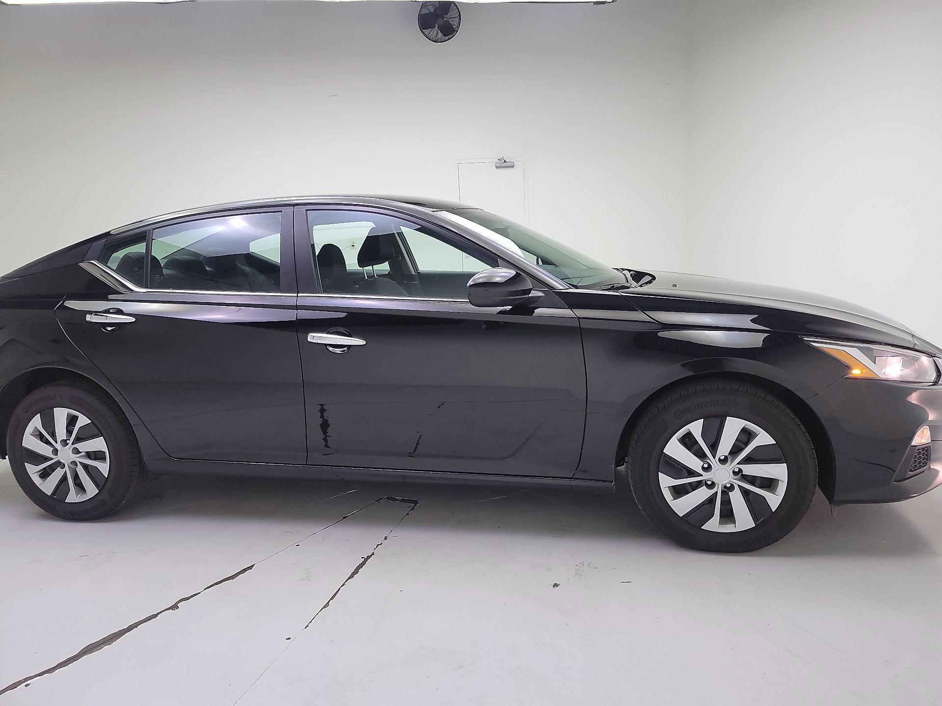 Thumbnail: 2020 Nissan Altima - 4