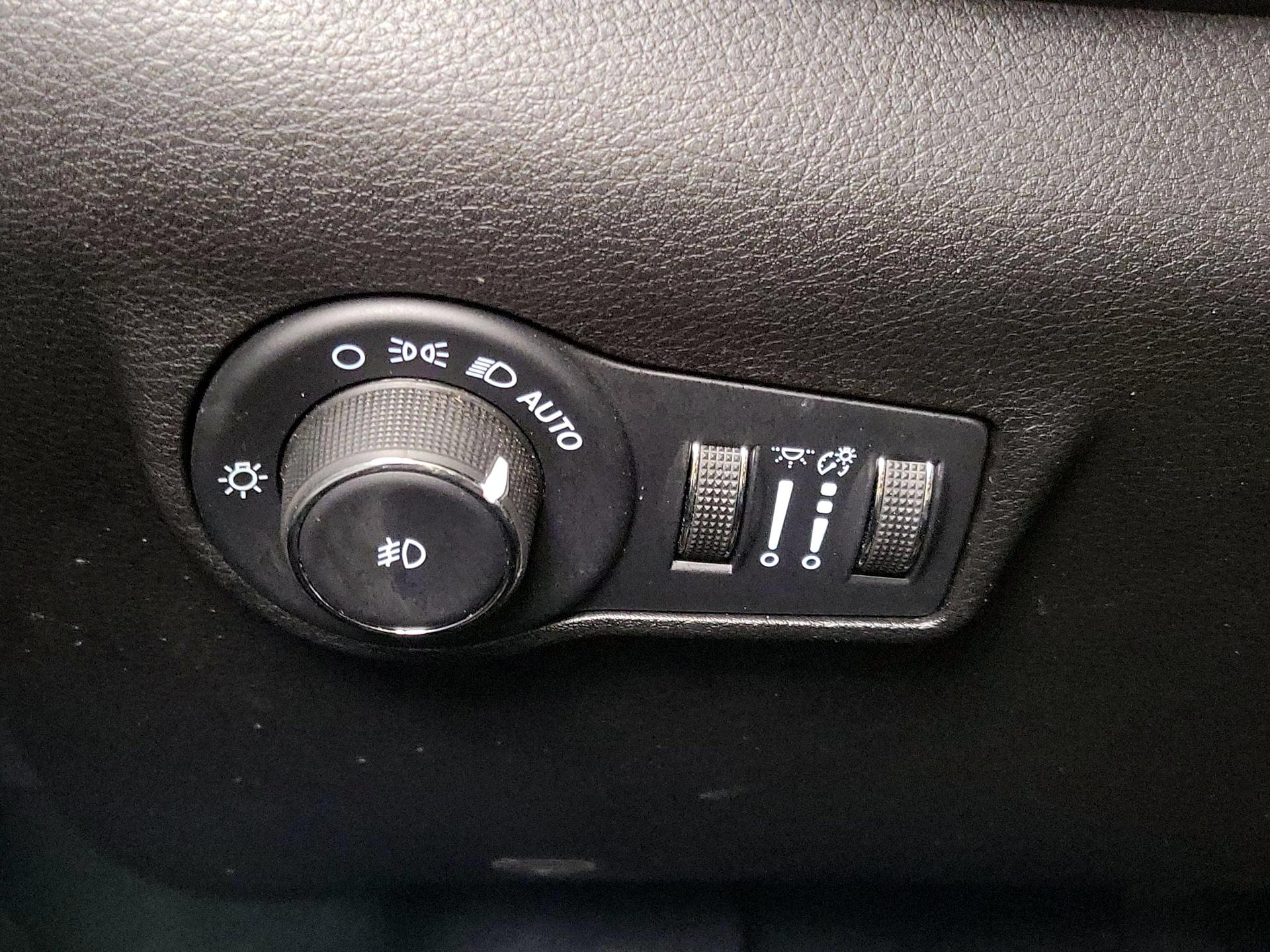 Thumbnail: 2022 Jeep Compass - 13