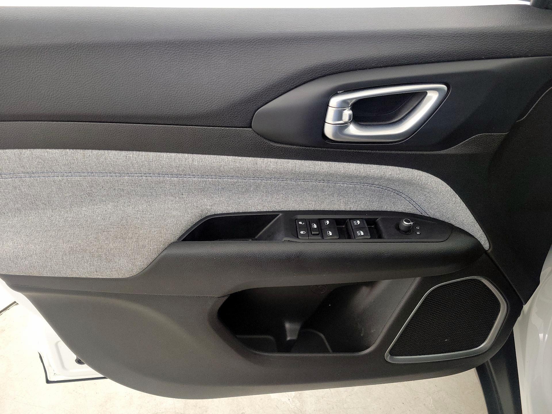 Thumbnail: 2022 Jeep Compass - 12