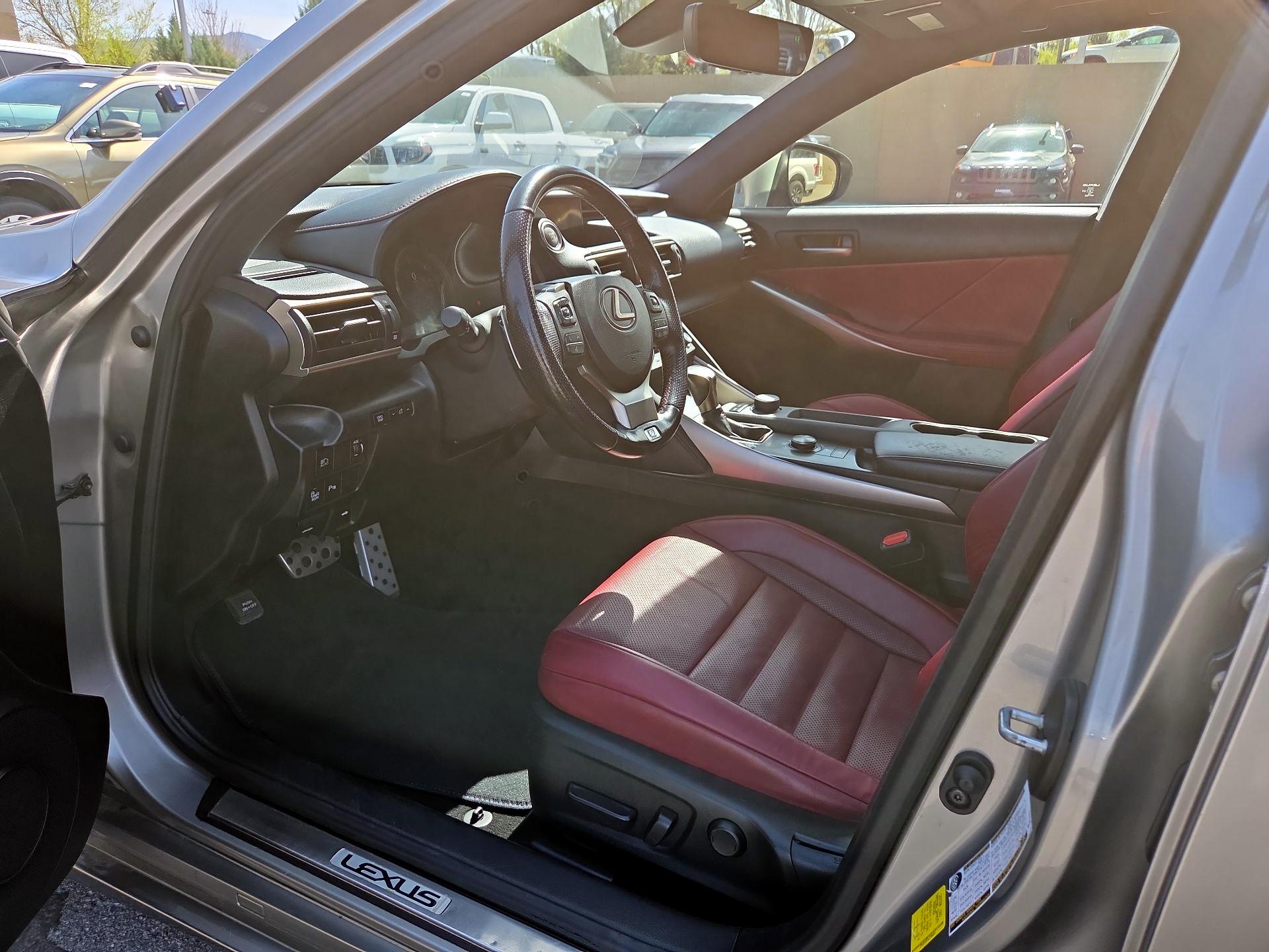 Thumbnail: 2020 Lexus IS - 9