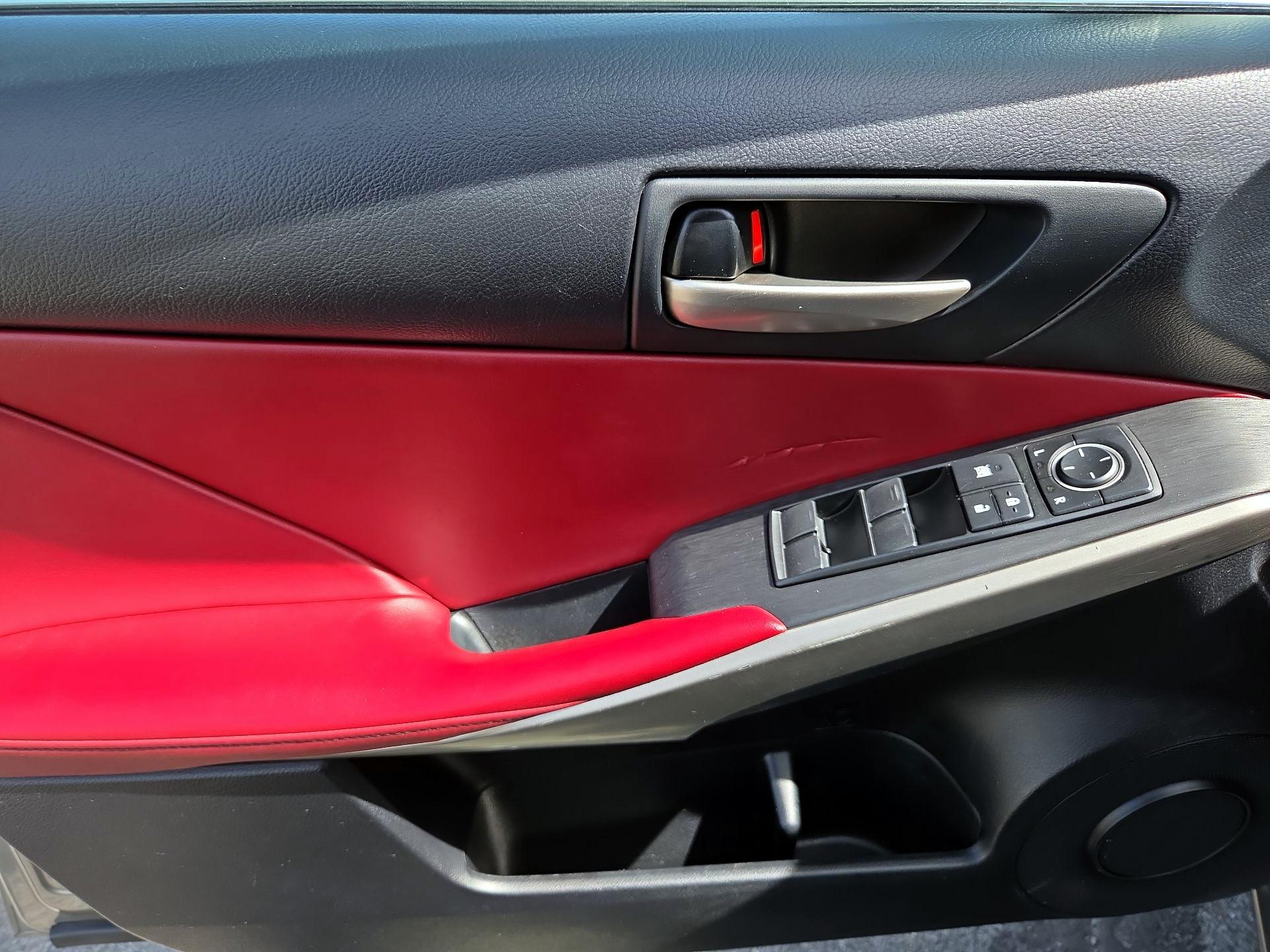 Thumbnail: 2020 Lexus IS - 10