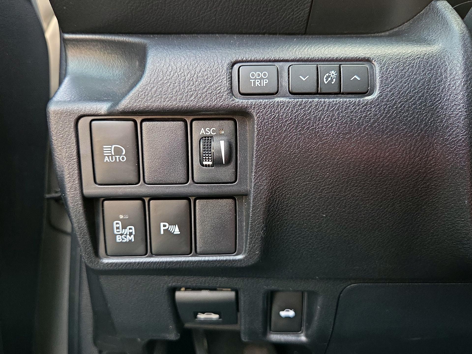 Thumbnail: 2020 Lexus IS - 11