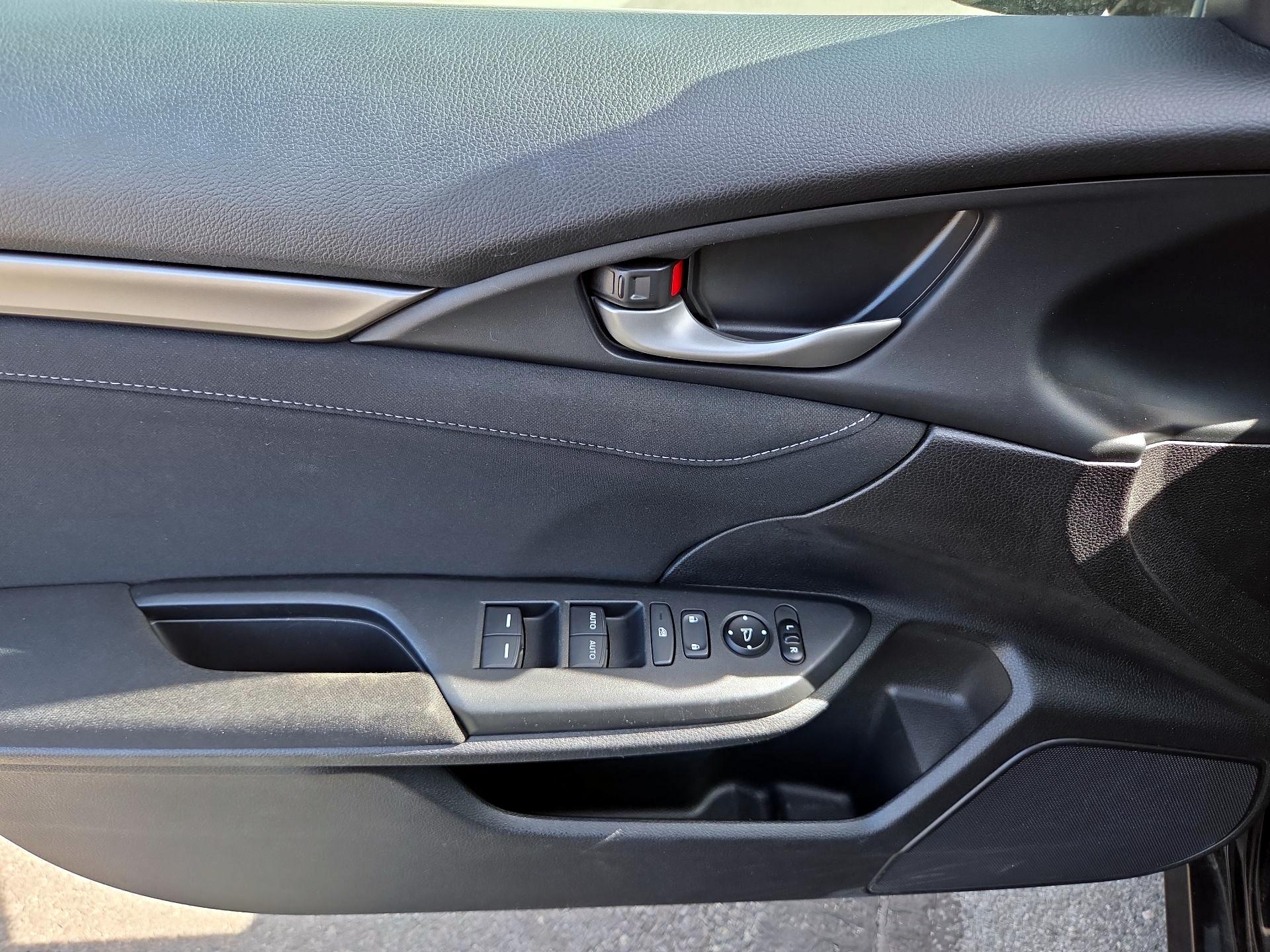 Thumbnail: 2017 Honda Civic - 10