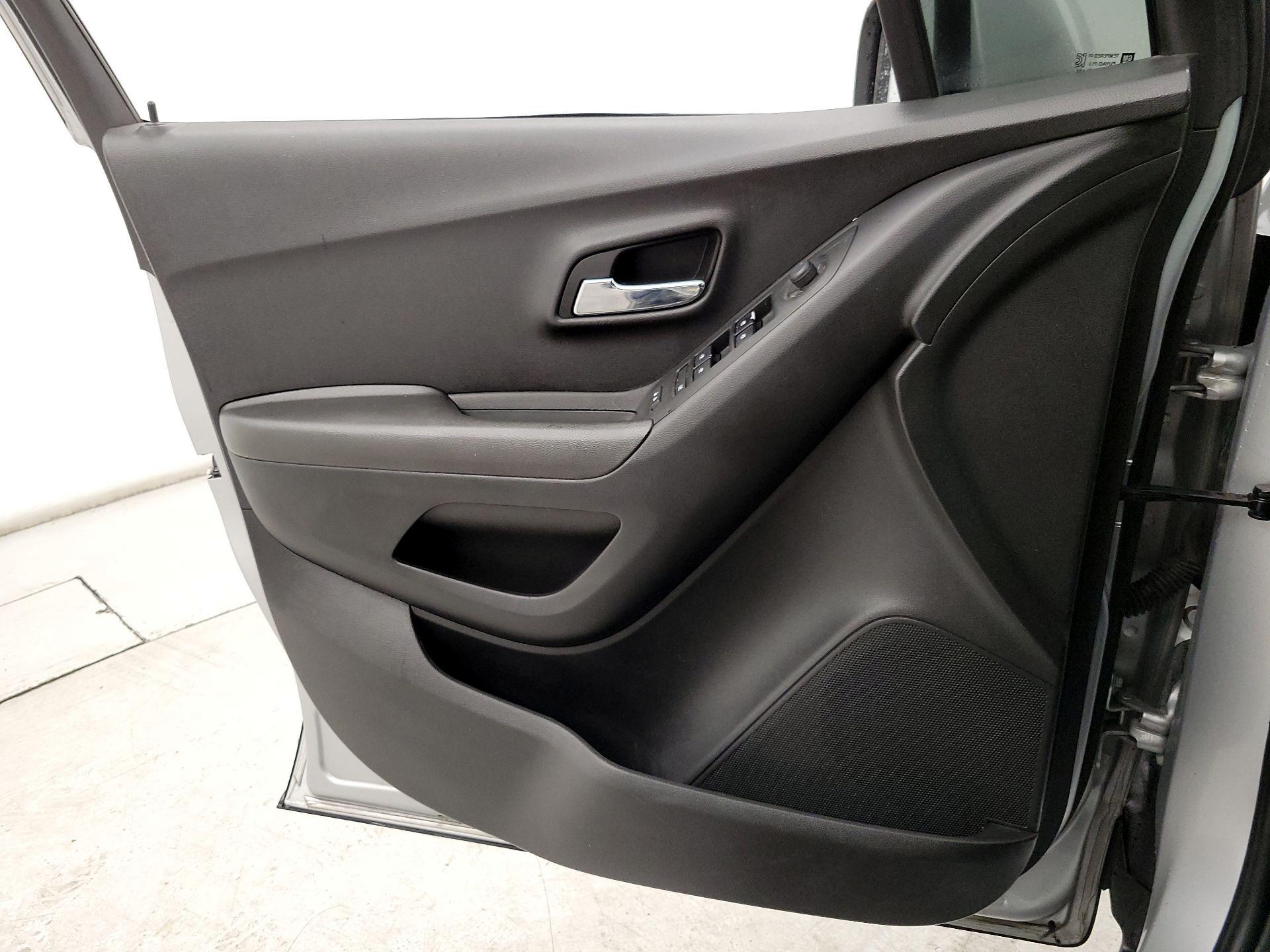 Thumbnail: 2018 Chevrolet Trax - 12