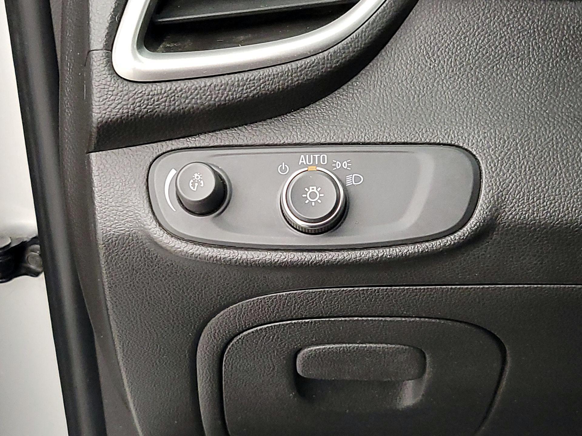 Thumbnail: 2018 Chevrolet Trax - 13