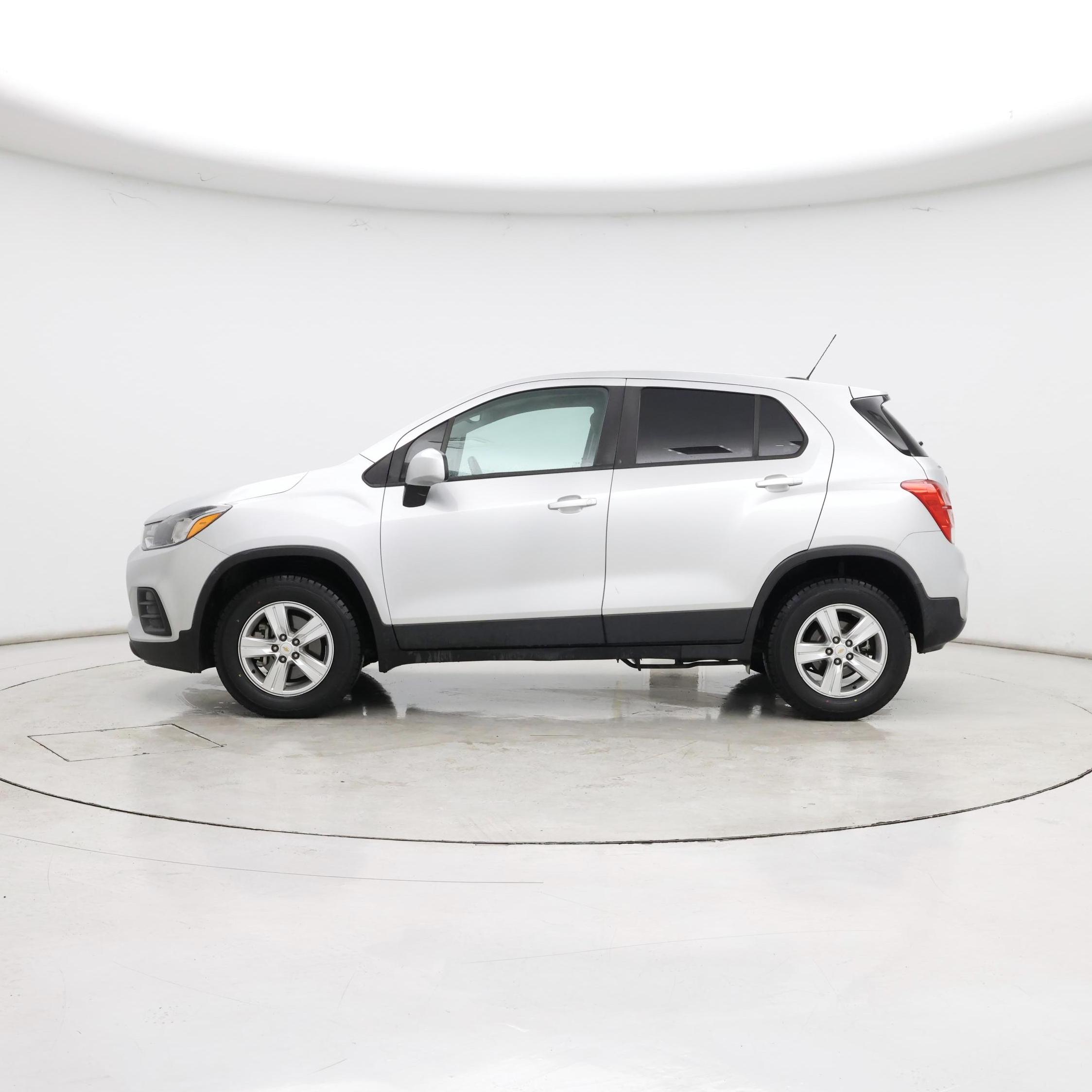 Thumbnail: 2018 Chevrolet Trax - 3