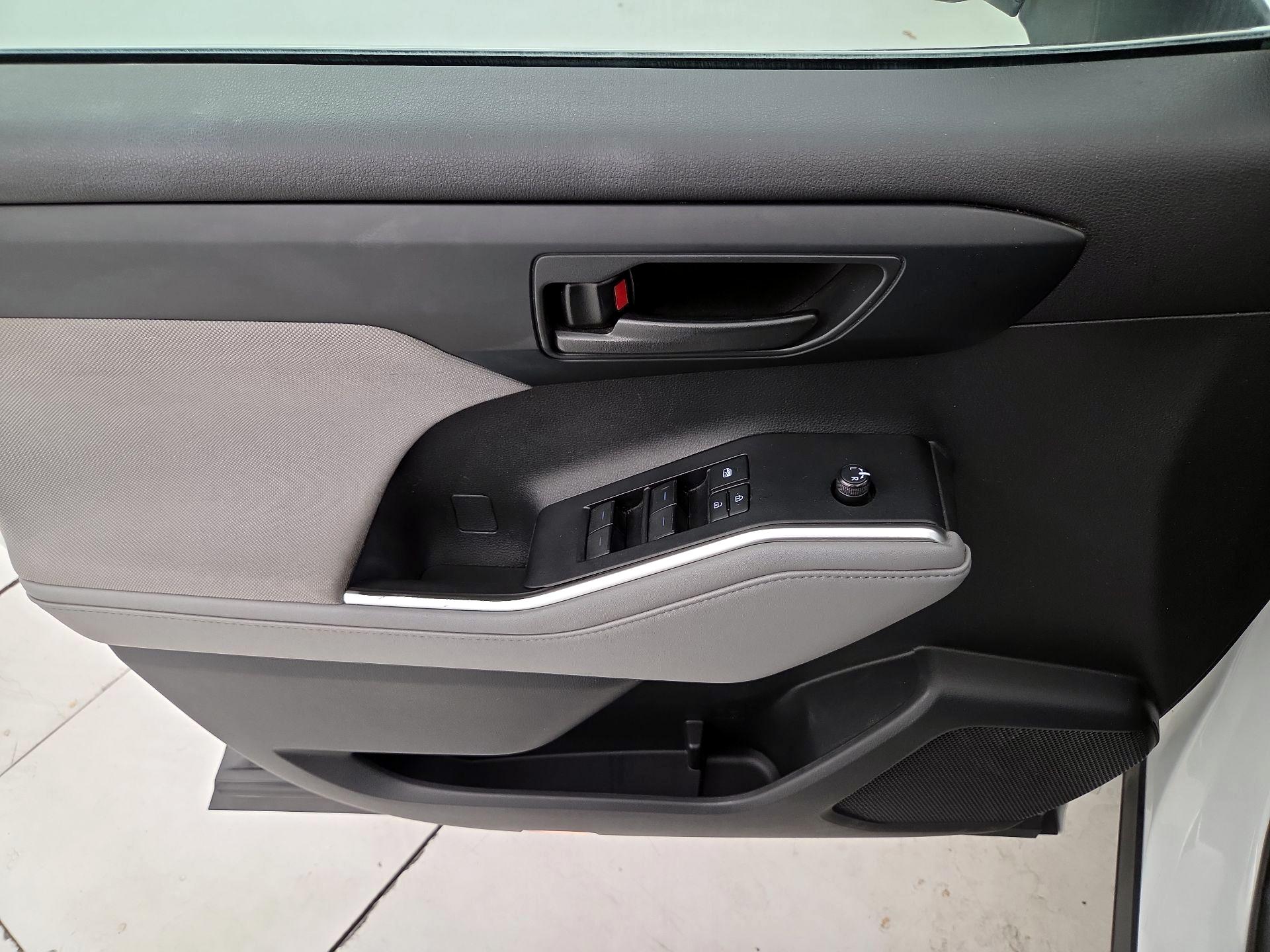 Thumbnail: 2020 Toyota Highlander - 12