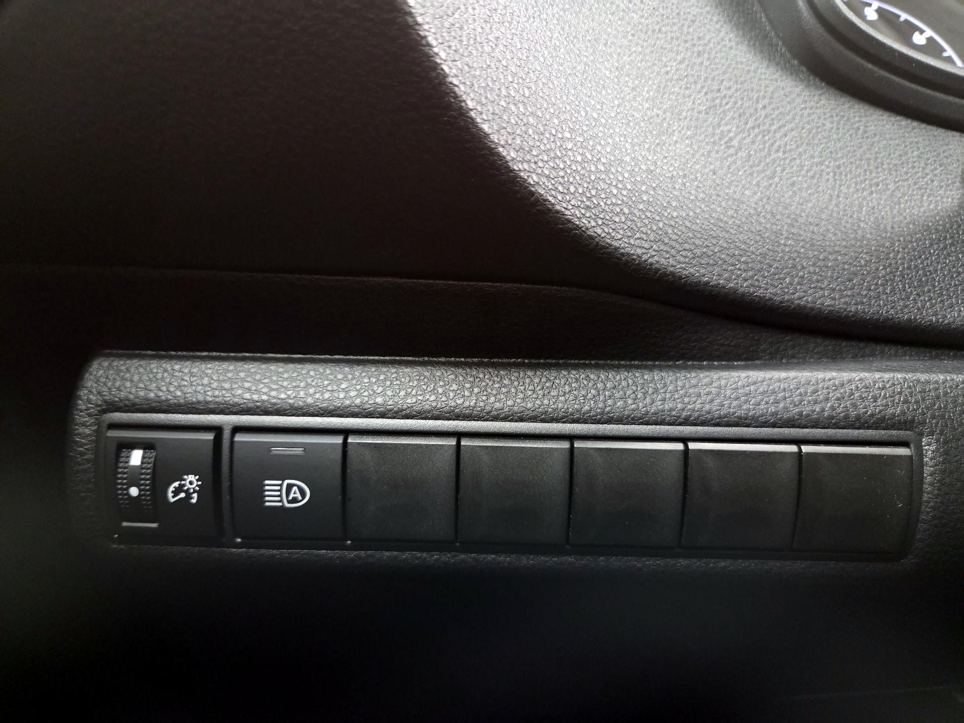 Thumbnail: 2025 Toyota Corolla - 11