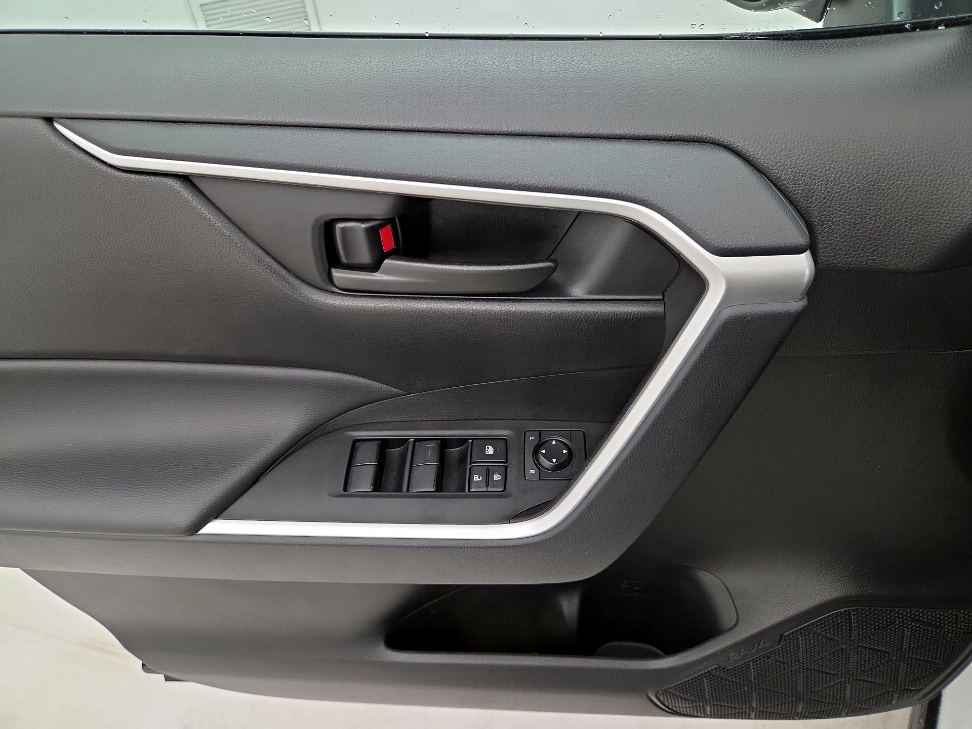 Thumbnail: 2025 Toyota RAV4 - 12