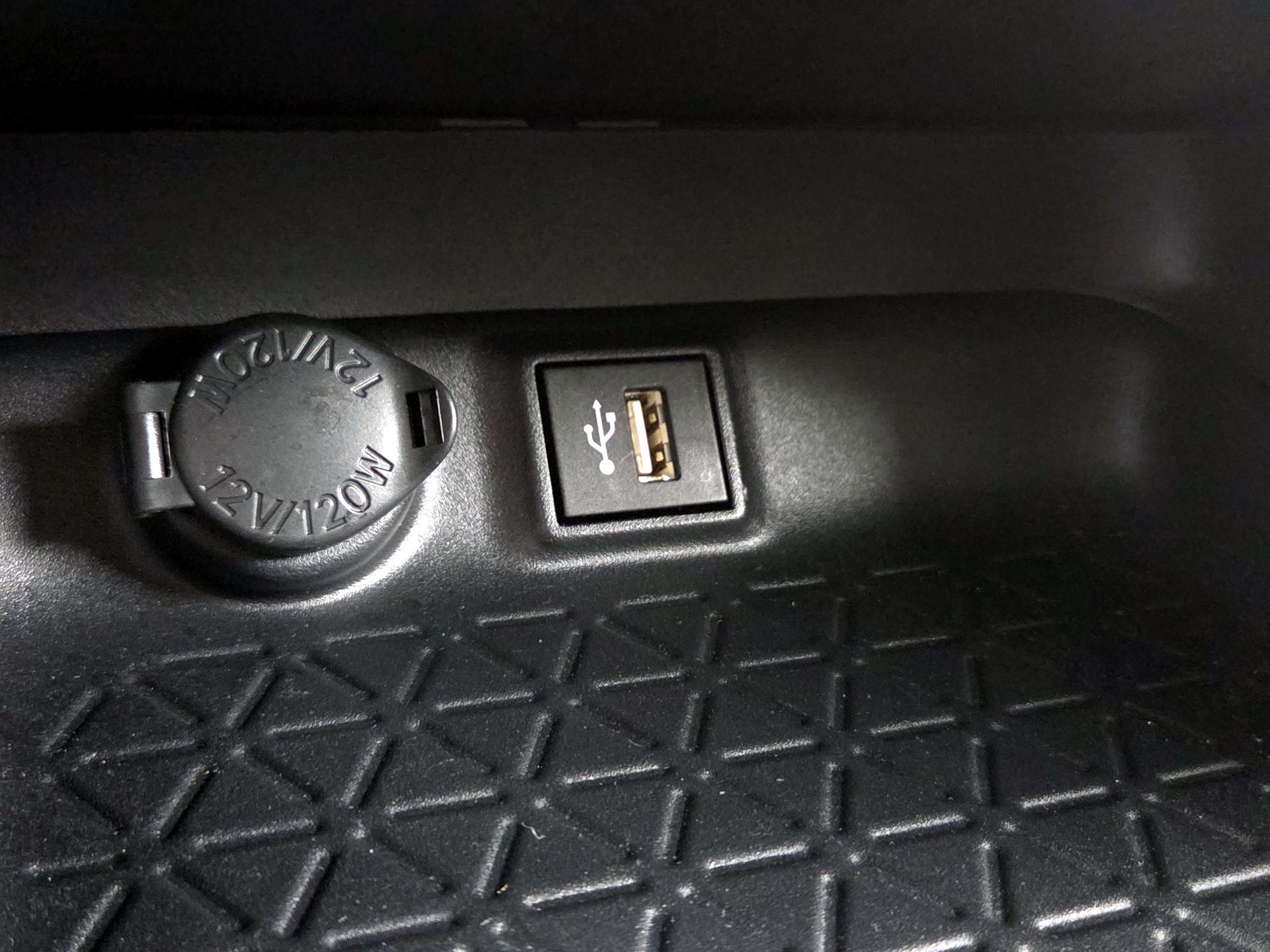 Thumbnail: 2025 Toyota RAV4 - 18