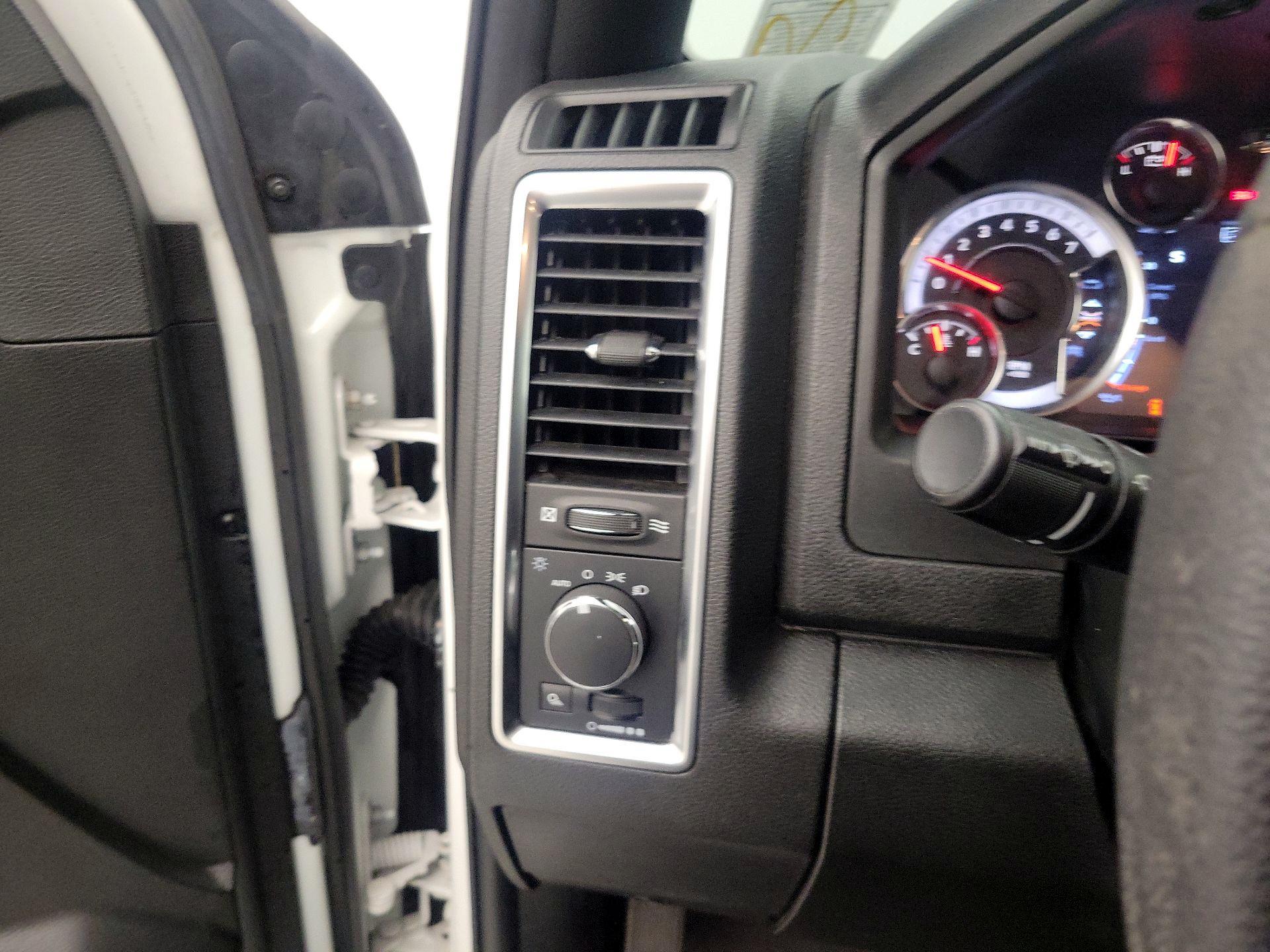 Thumbnail: 2021 RAM 1500 Classic - 13