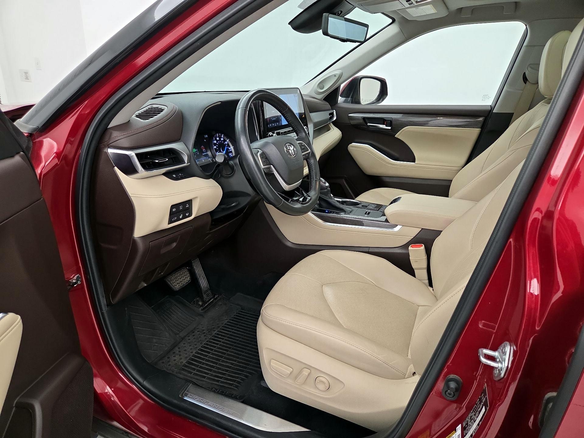 Thumbnail: 2022 Toyota Highlander - 11