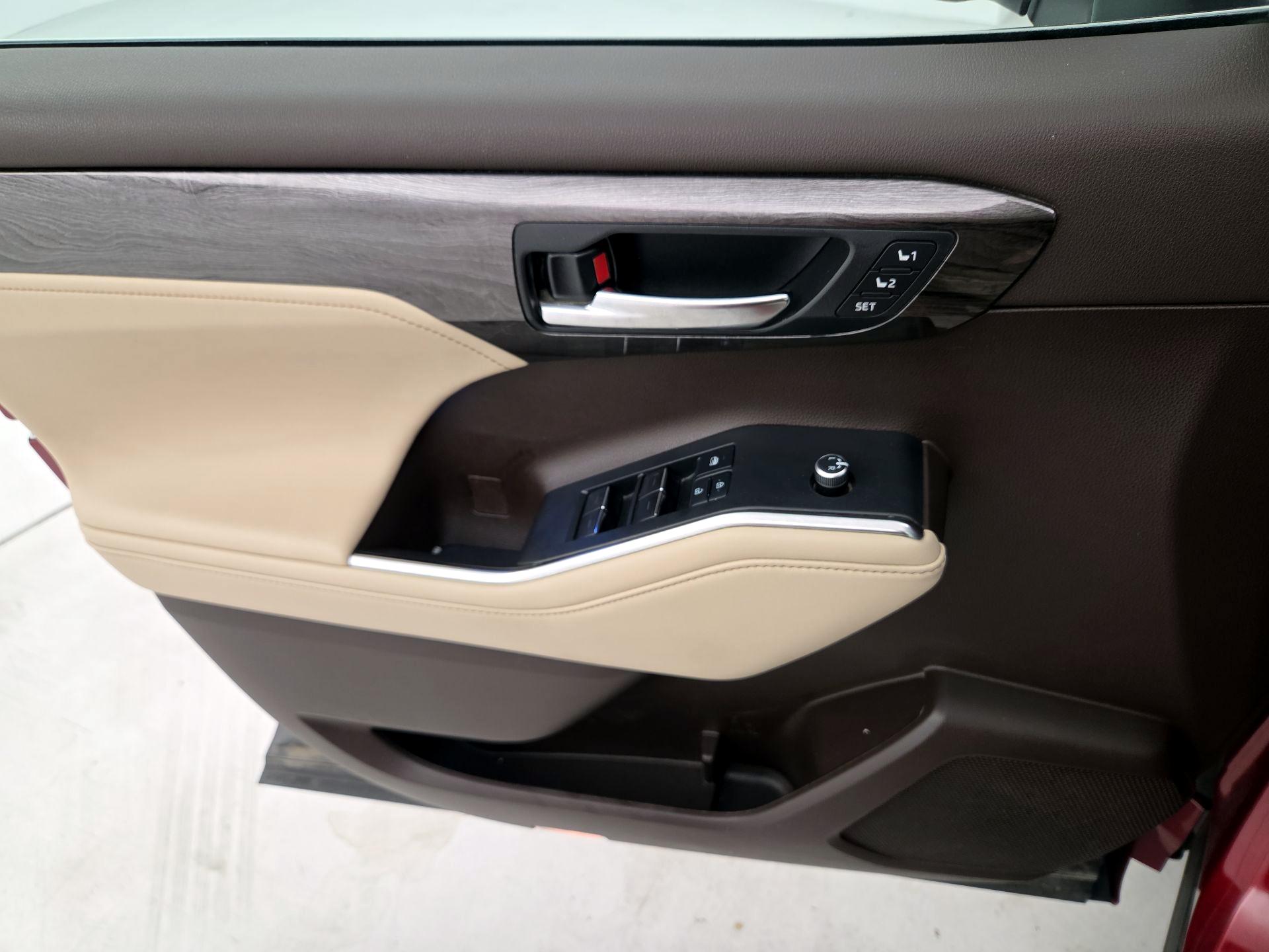 Thumbnail: 2022 Toyota Highlander - 12