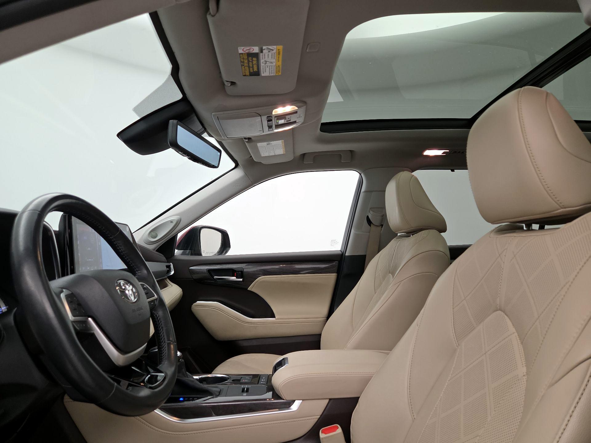 Thumbnail: 2022 Toyota Highlander - 20