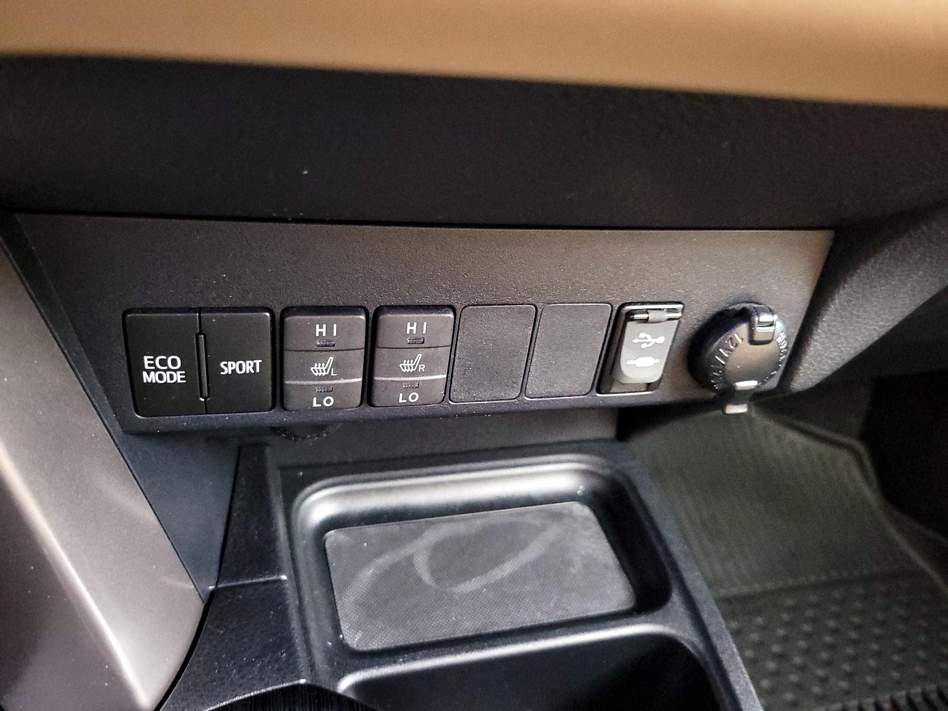 Thumbnail: 2017 Toyota RAV4 - 18