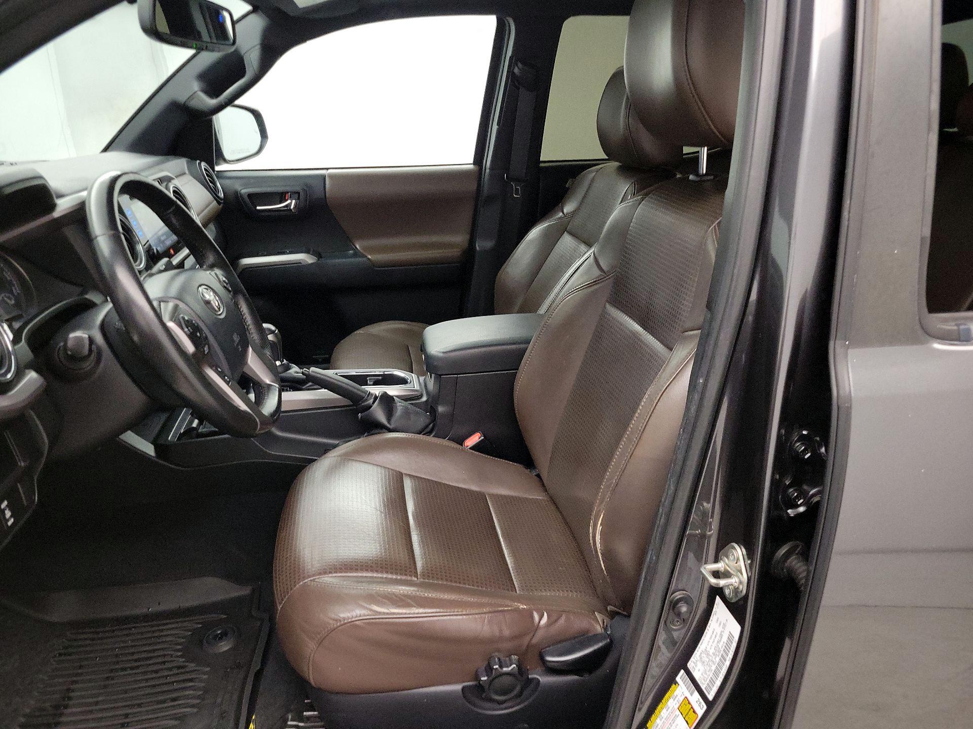 Thumbnail: 2016 Toyota Tacoma - 11