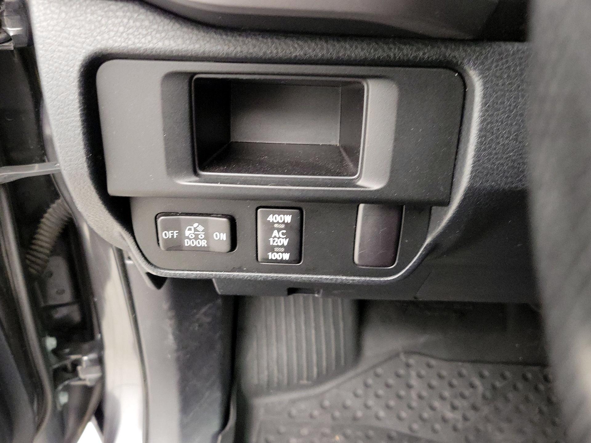 Thumbnail: 2016 Toyota Tacoma - 13