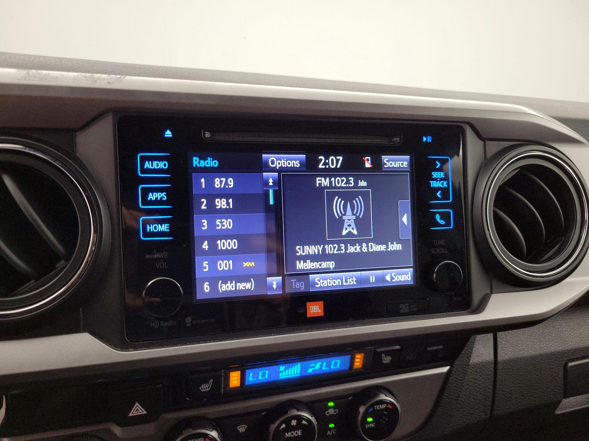 Thumbnail: 2016 Toyota Tacoma - 15