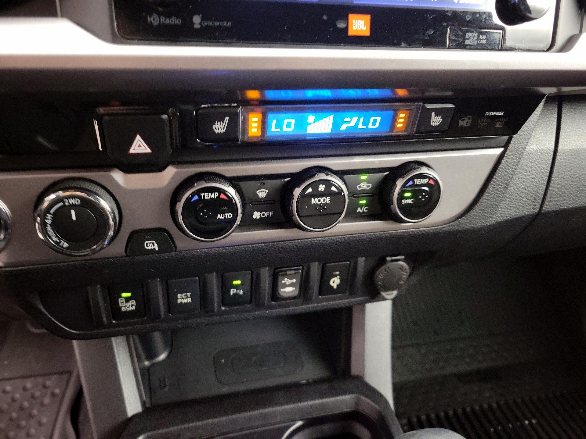 Thumbnail: 2016 Toyota Tacoma - 16