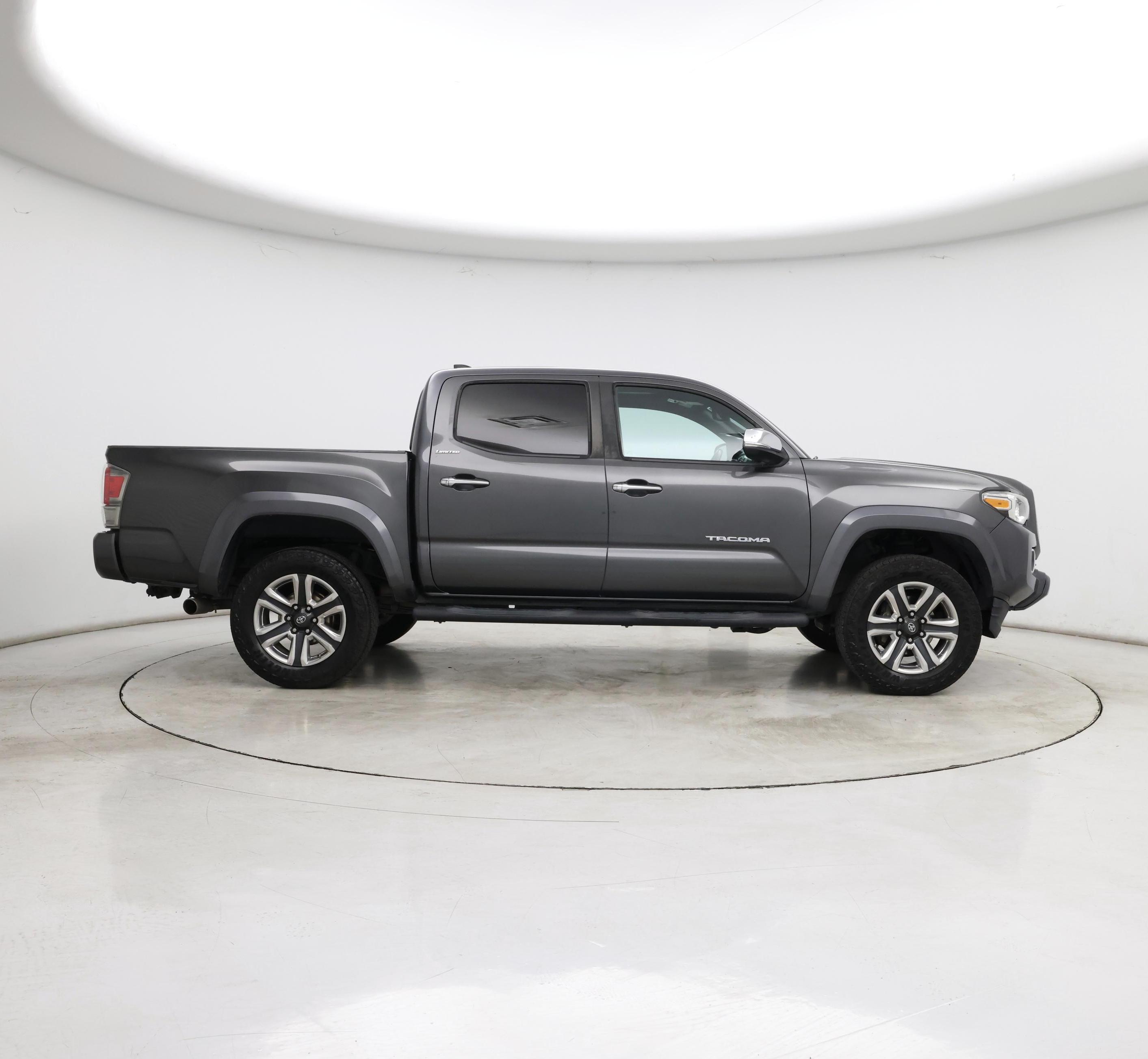 Thumbnail: 2016 Toyota Tacoma - 7
