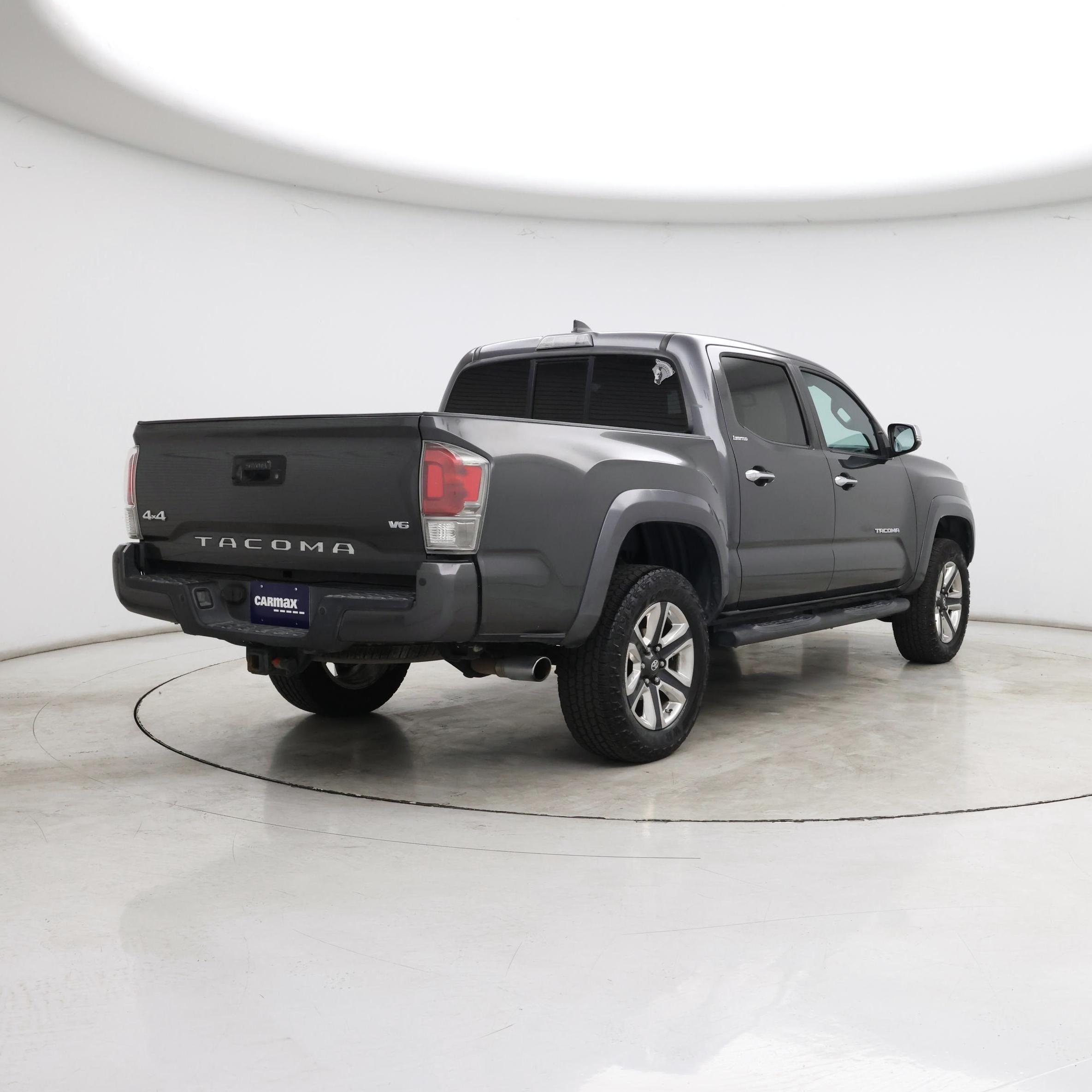Thumbnail: 2016 Toyota Tacoma - 8
