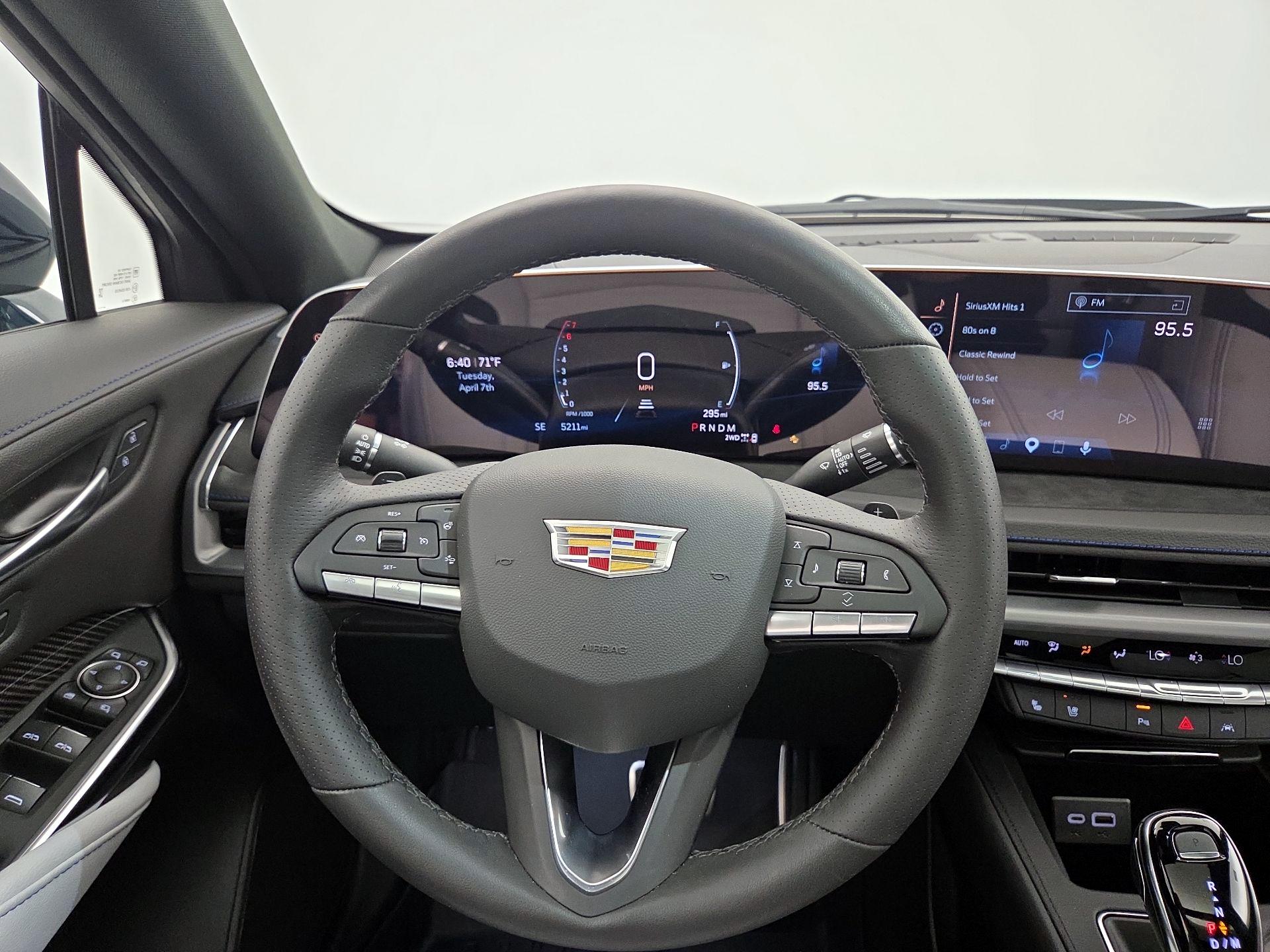 Thumbnail: 2025 Cadillac XT4 - 10