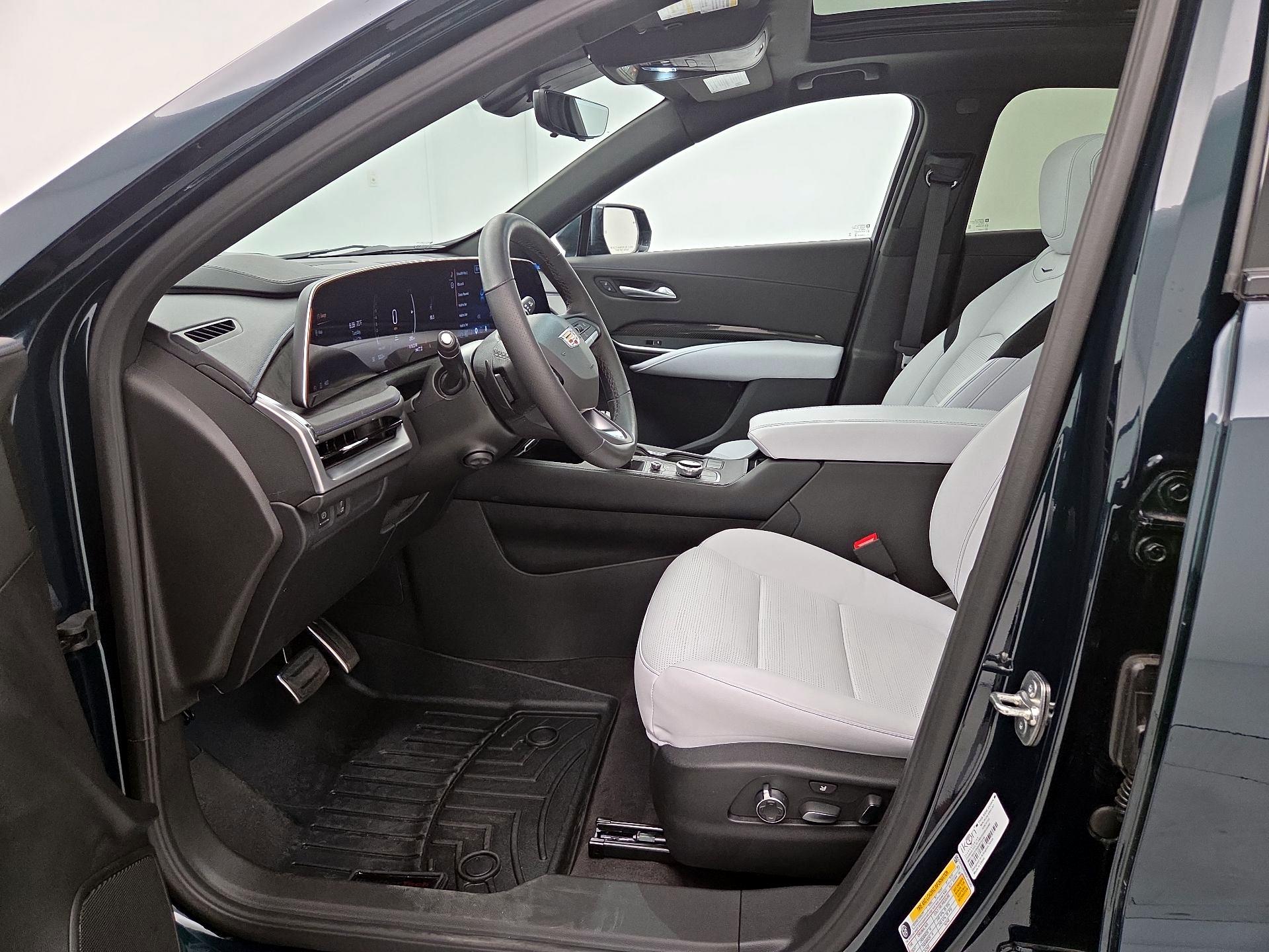 Thumbnail: 2025 Cadillac XT4 - 11