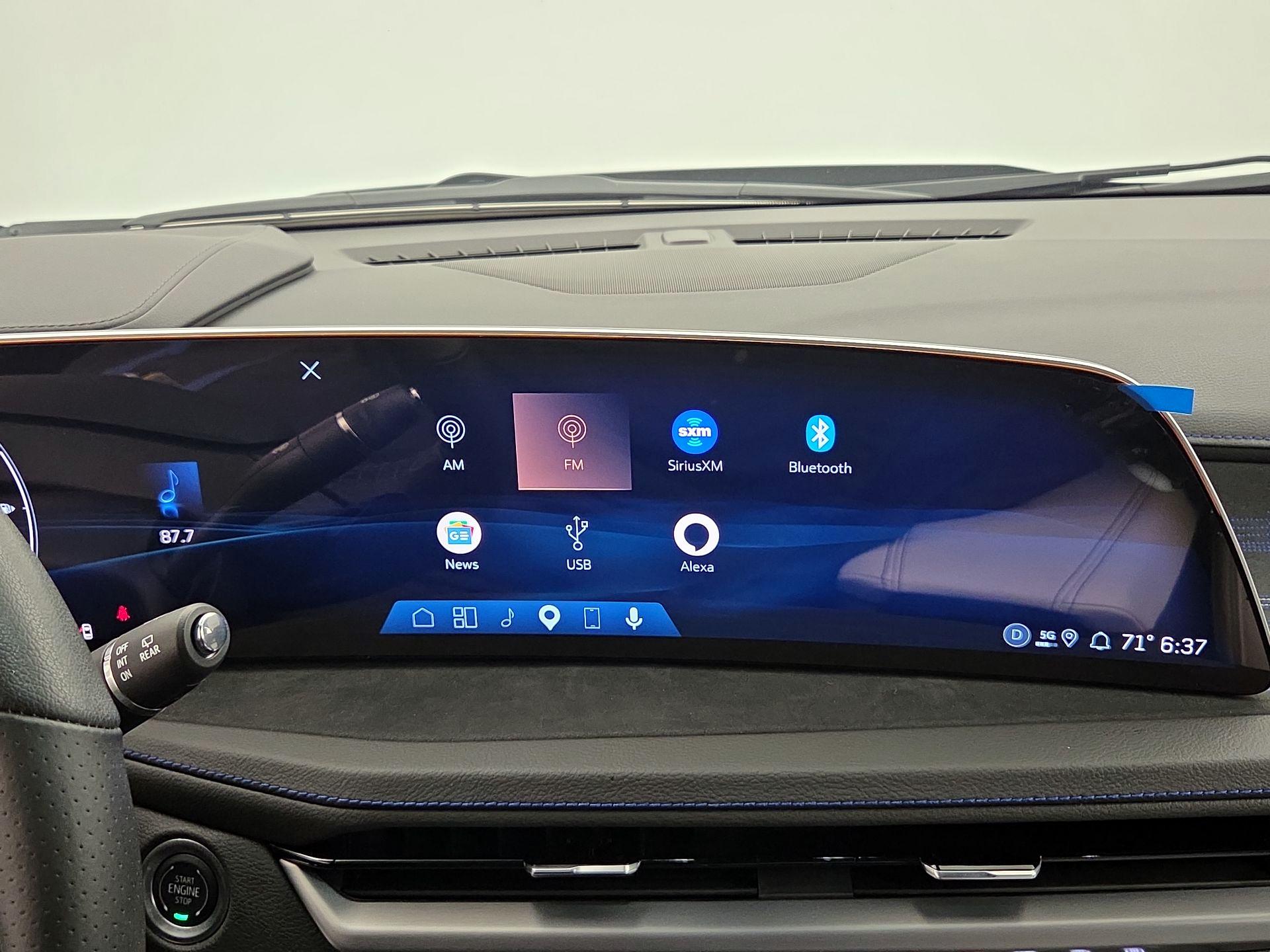 Thumbnail: 2025 Cadillac XT4 - 16