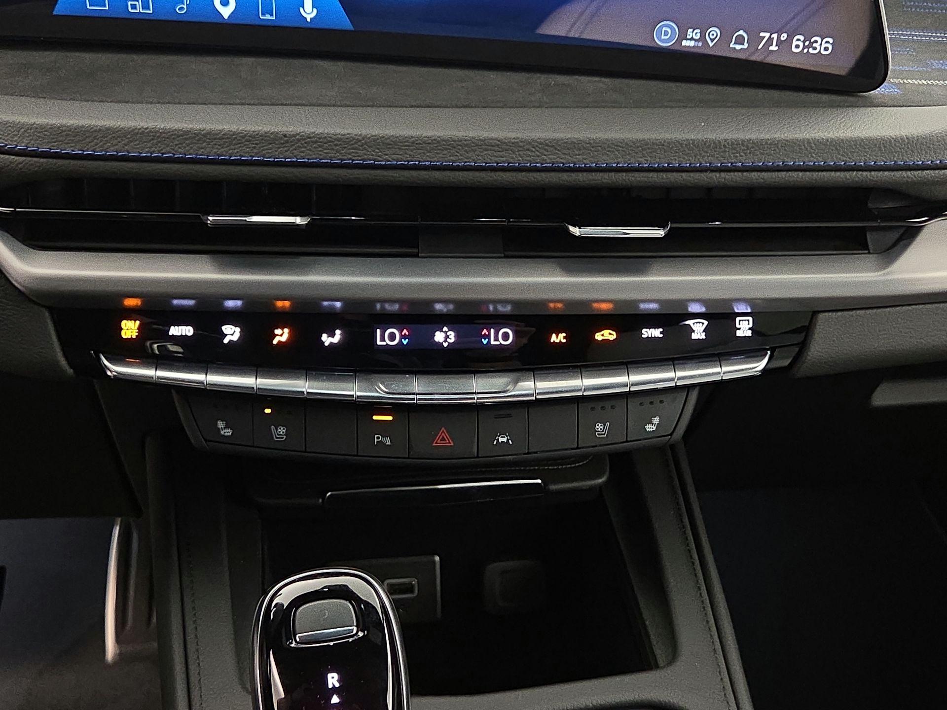 Thumbnail: 2025 Cadillac XT4 - 17