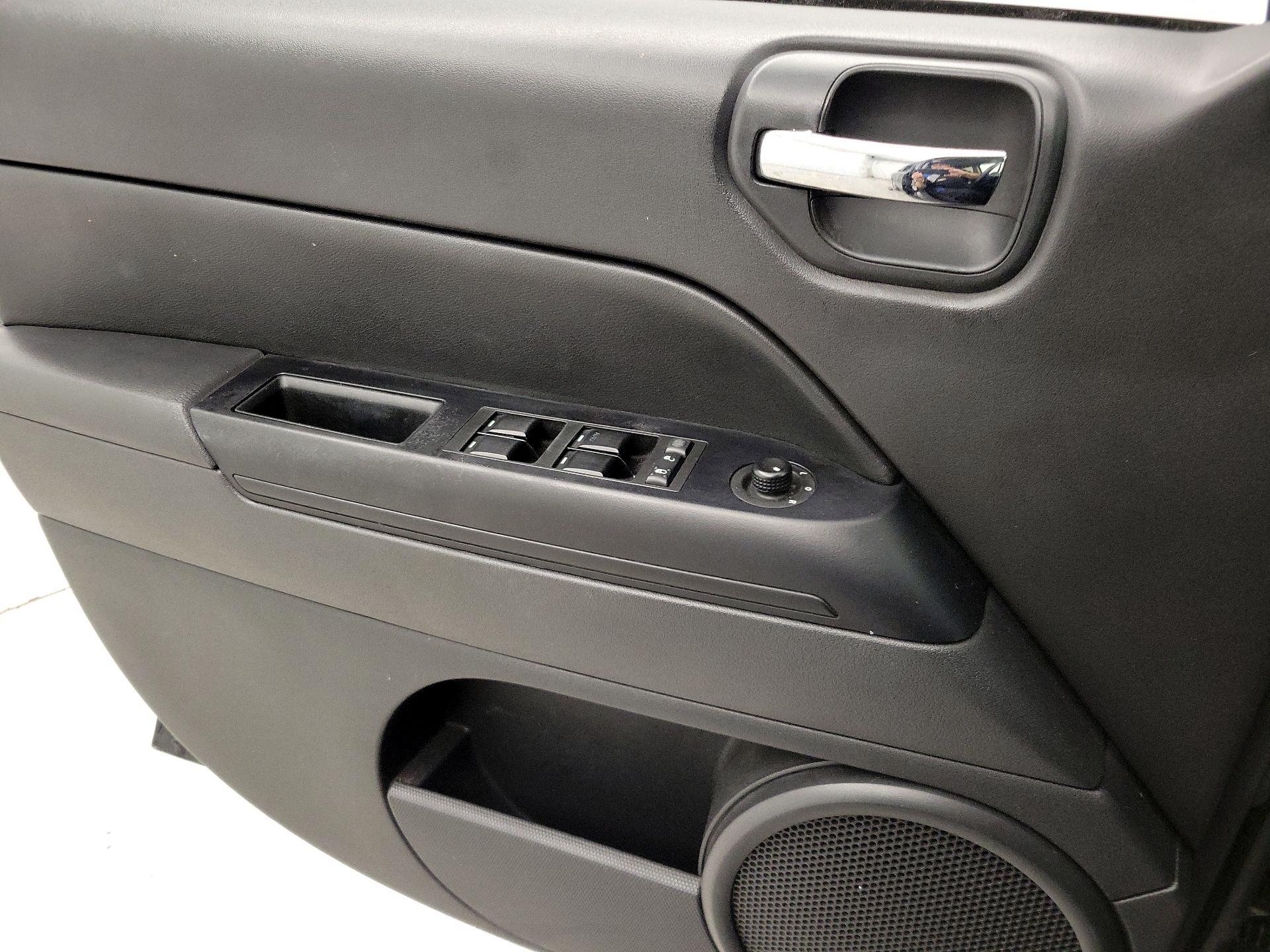 Thumbnail: 2016 Jeep Compass - 12