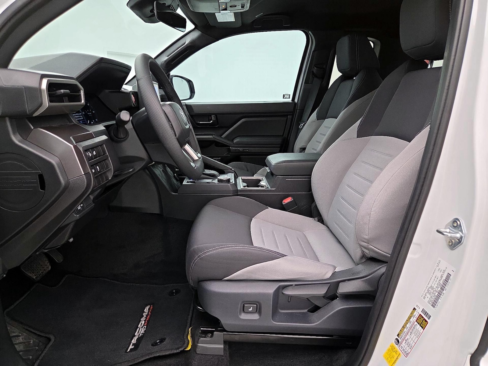 2025 Toyota Tacoma TRD PreRunner - Photo 10