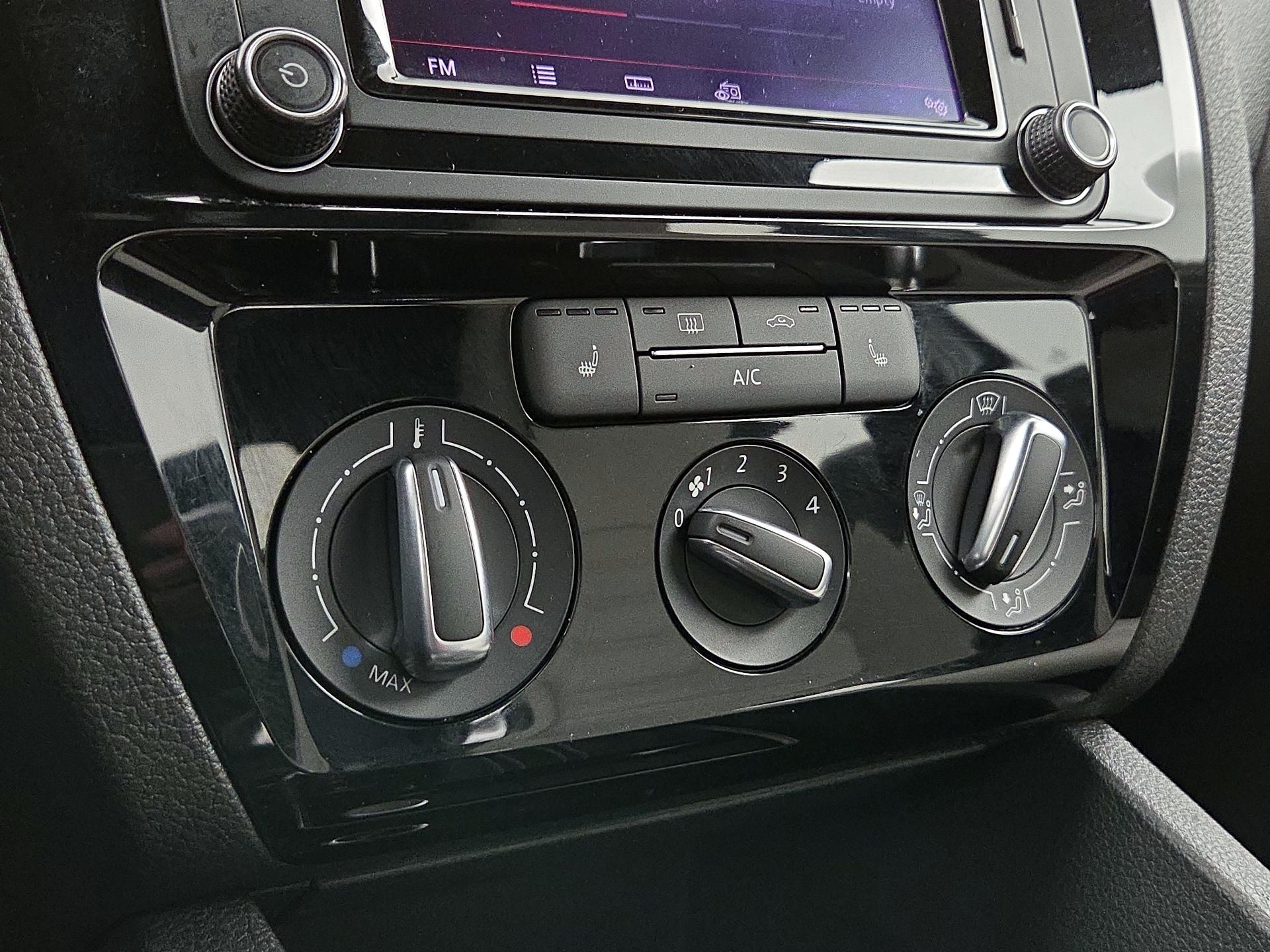 Thumbnail: 2016 Volkswagen Jetta - 15